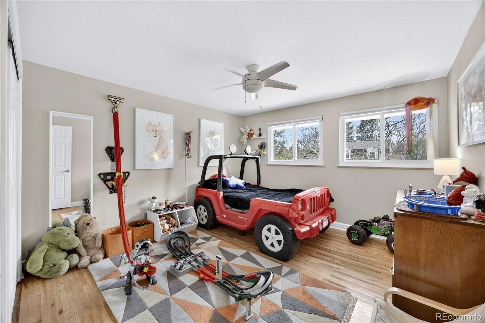 6385 W Frost Drive Littleton CO 80128 MLS #REC6332239 04292026042105 1600 31