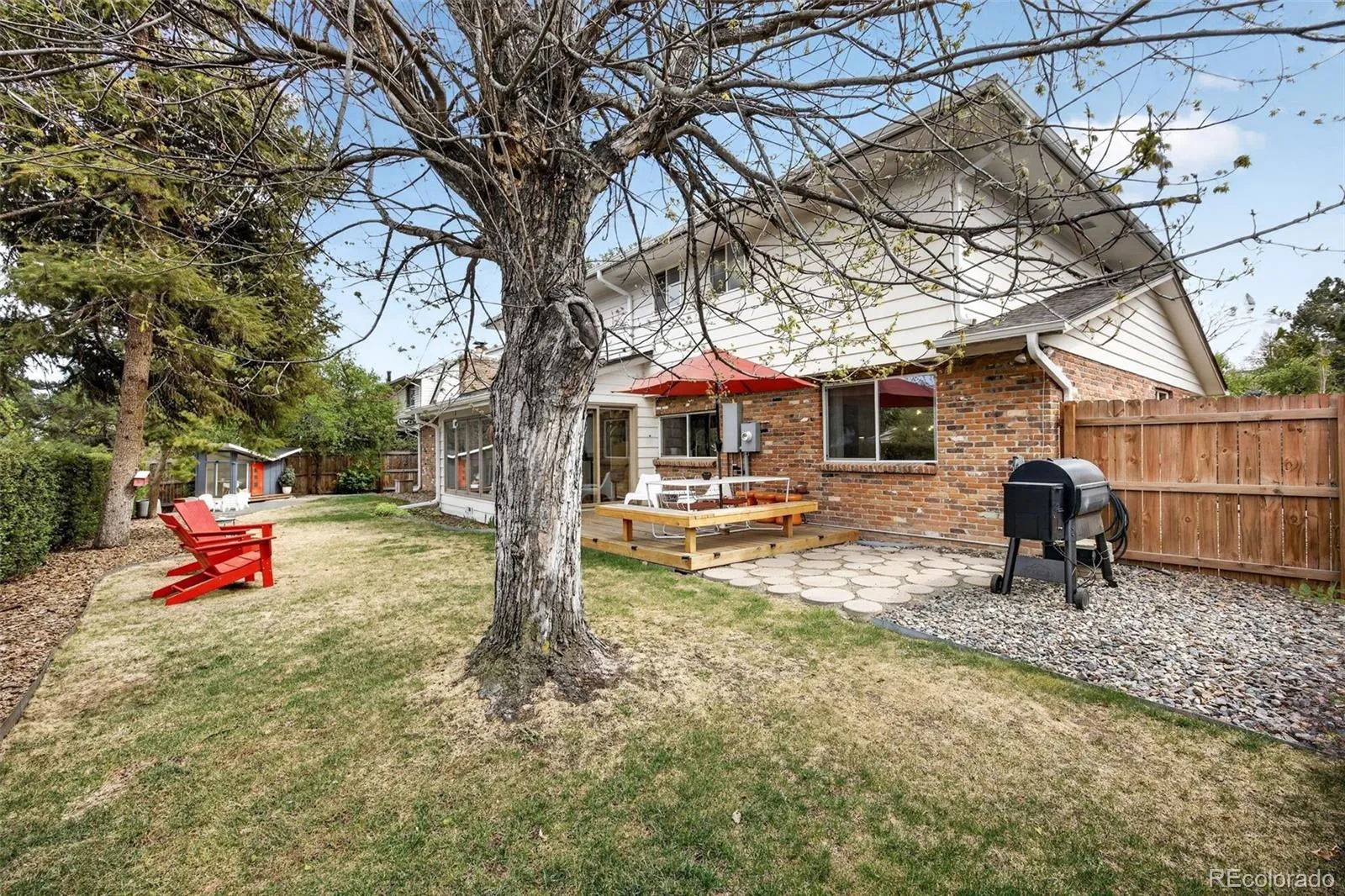6385 W Frost Drive Littleton CO 80128 MLS #REC6332239 04292026042105 1600 35