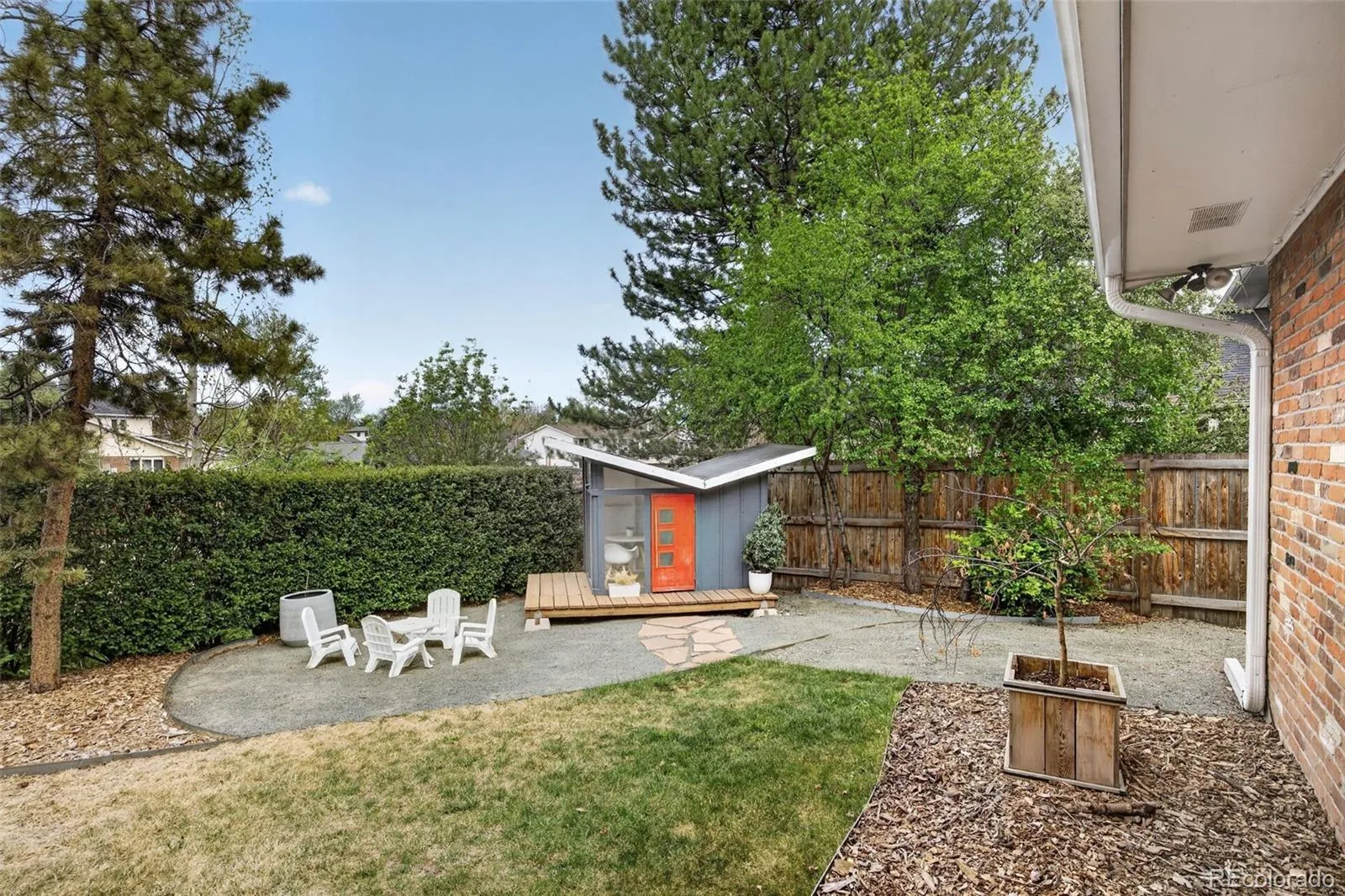 6385 W Frost Drive Littleton CO 80128 MLS #REC6332239 04292026042105 1600 37