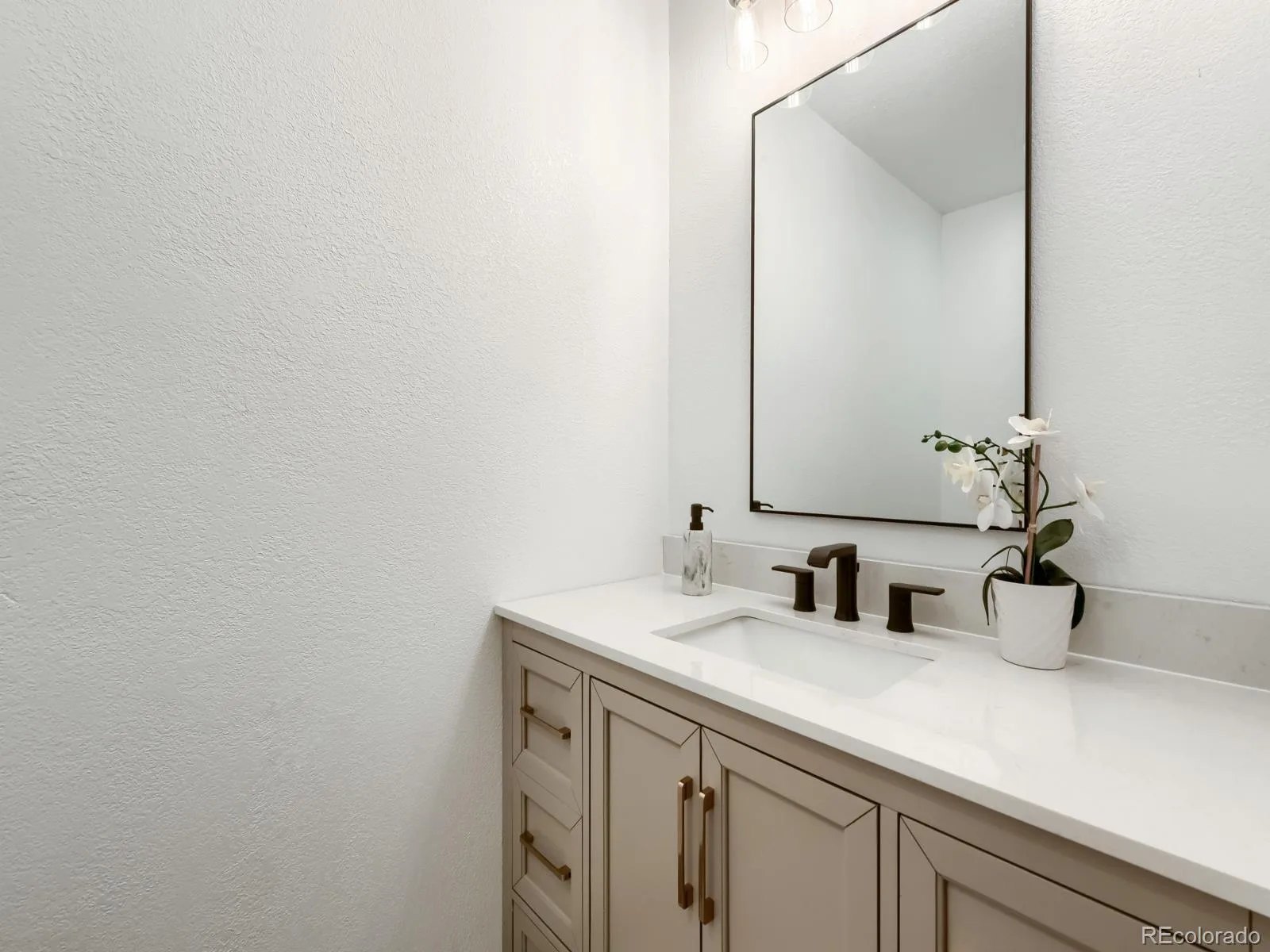 18325 E Idaho Place Aurora CO 80017 | MLS #REC6334040 08132026215852 1600 20
