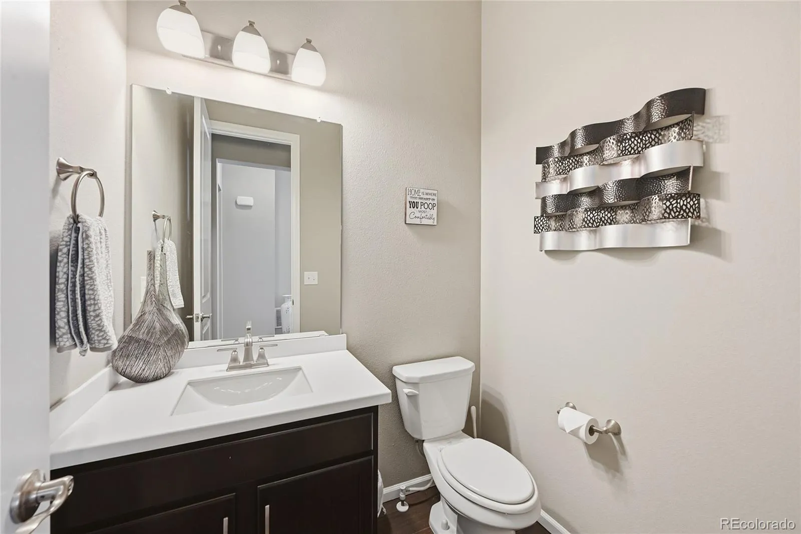 6449 Village Lane Centennial CO 80111 MLS #REC6338432 05052026041538 1600 10