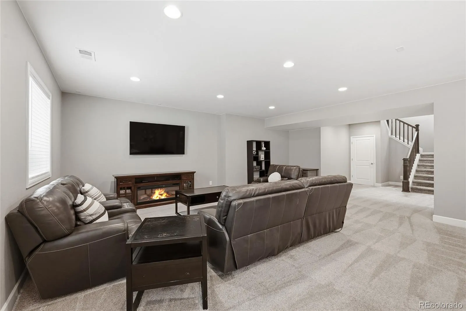 6449 Village Lane Centennial CO 80111 MLS #REC6338432 05052026041538 1600 21