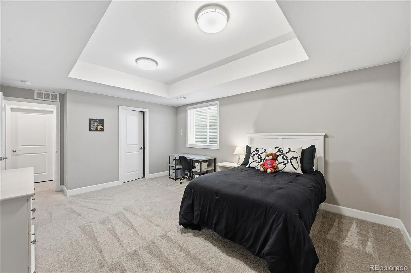 6449 Village Lane Centennial CO 80111 MLS #REC6338432 05052026041538 1600 28