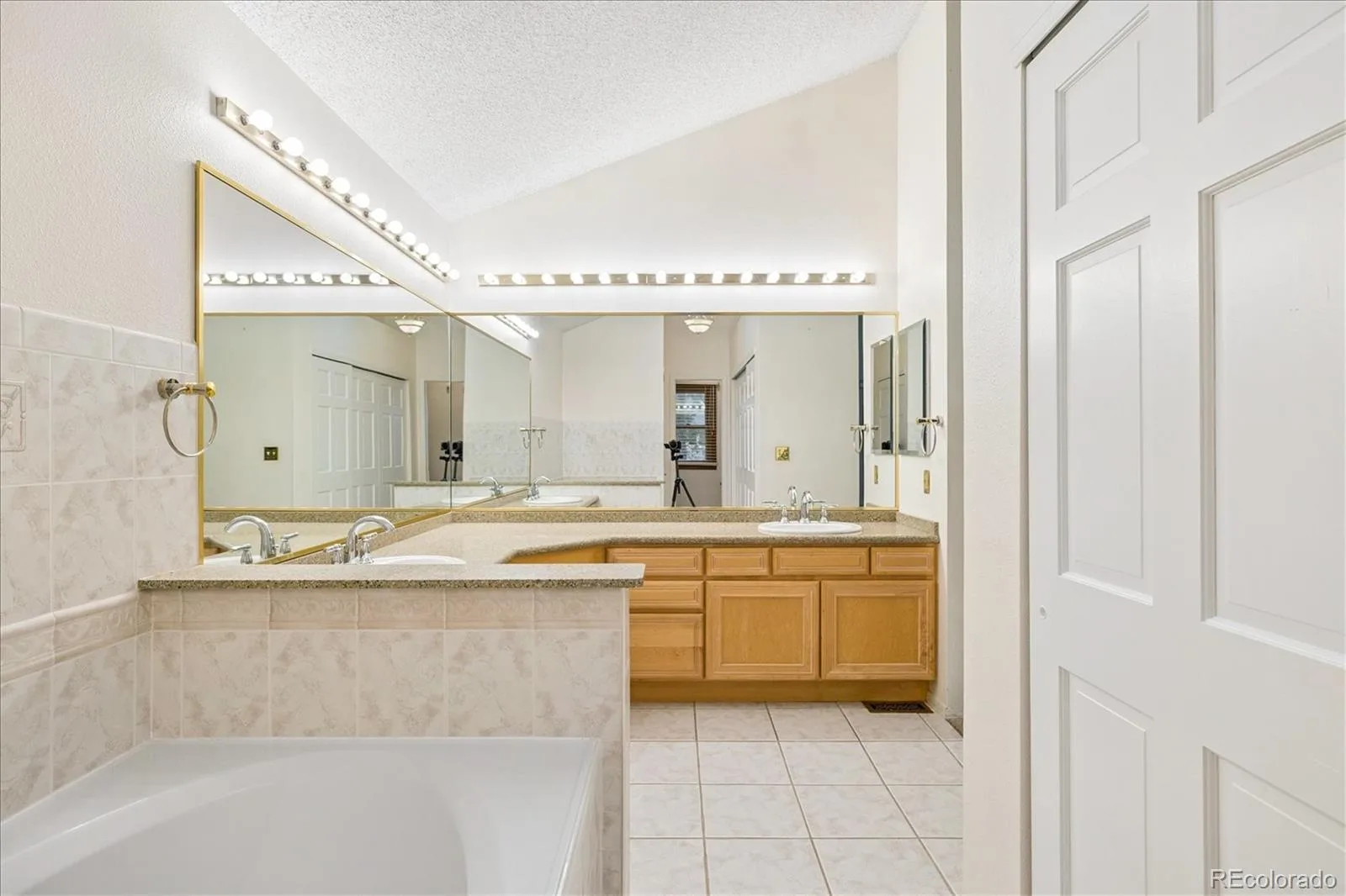 16575 E Prentice Avenue Centennial CO 80015 | MLS #REC6338911 08292026013603 1600 23