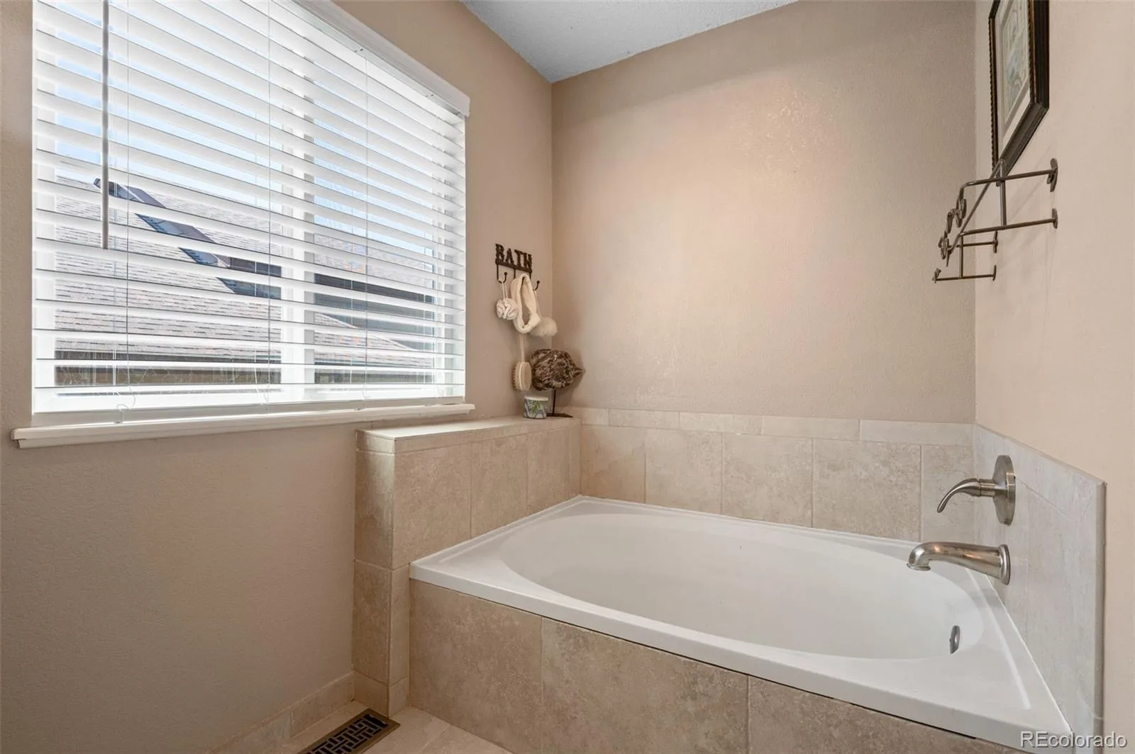 17608 Peyton Drive Parker CO 80134 | MLS #REC6341379 08072026165429 1600 27