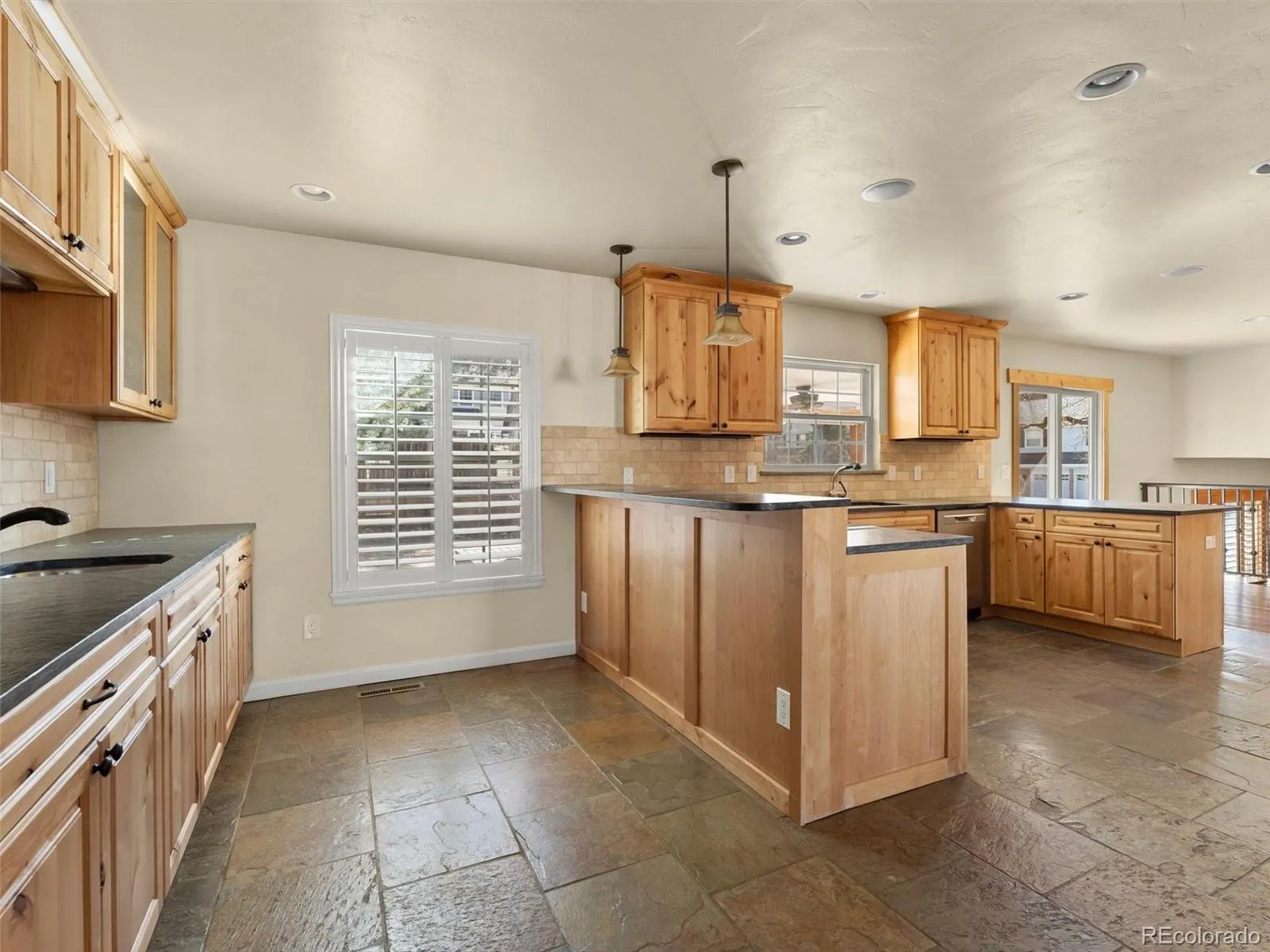 6934 E Geddes Place Centennial CO 80112 MLS #REC6346265 04192026155301 1600 11