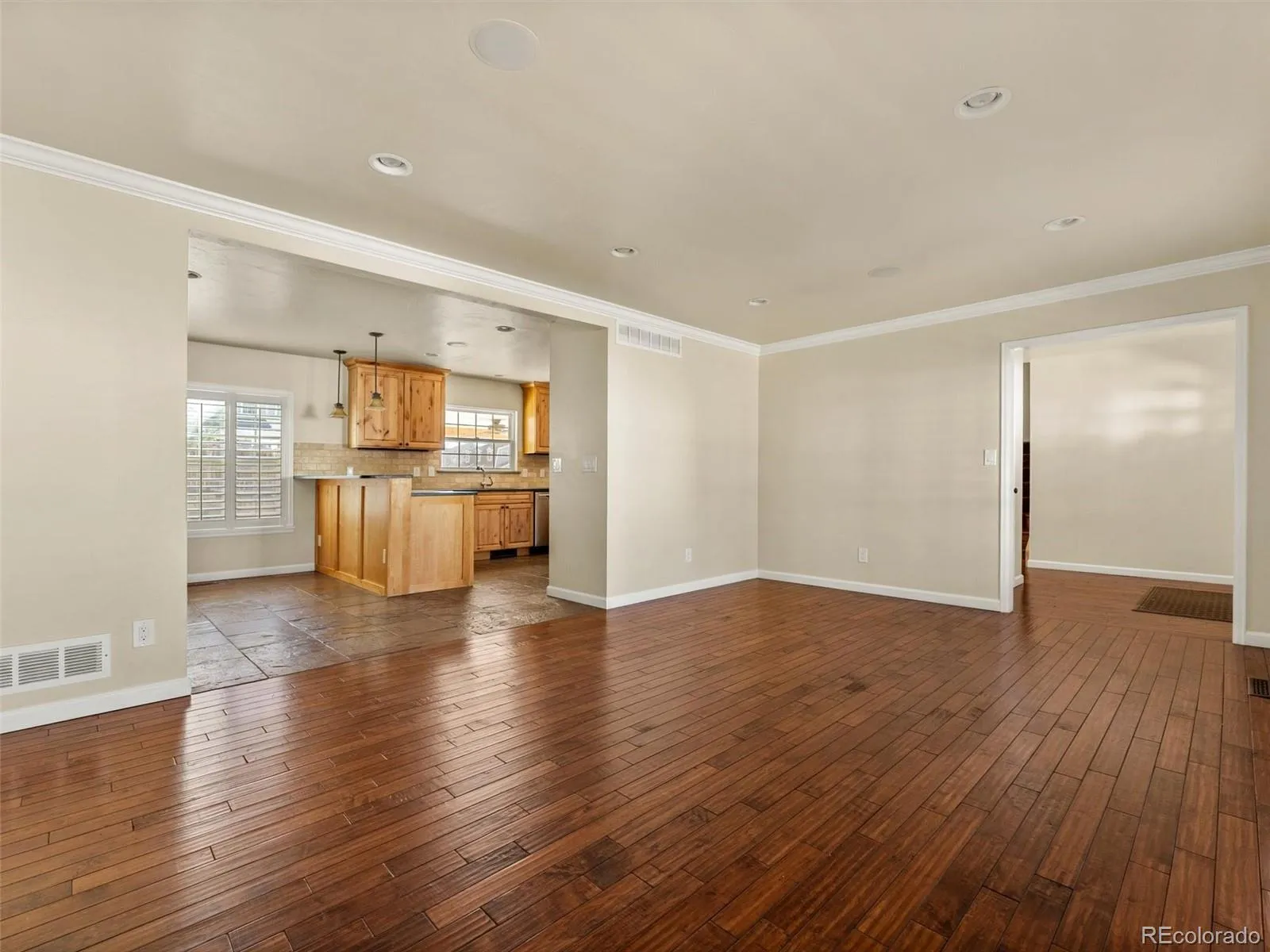 6934 E Geddes Place Centennial CO 80112 MLS #REC6346265 04192026155301 1600 8