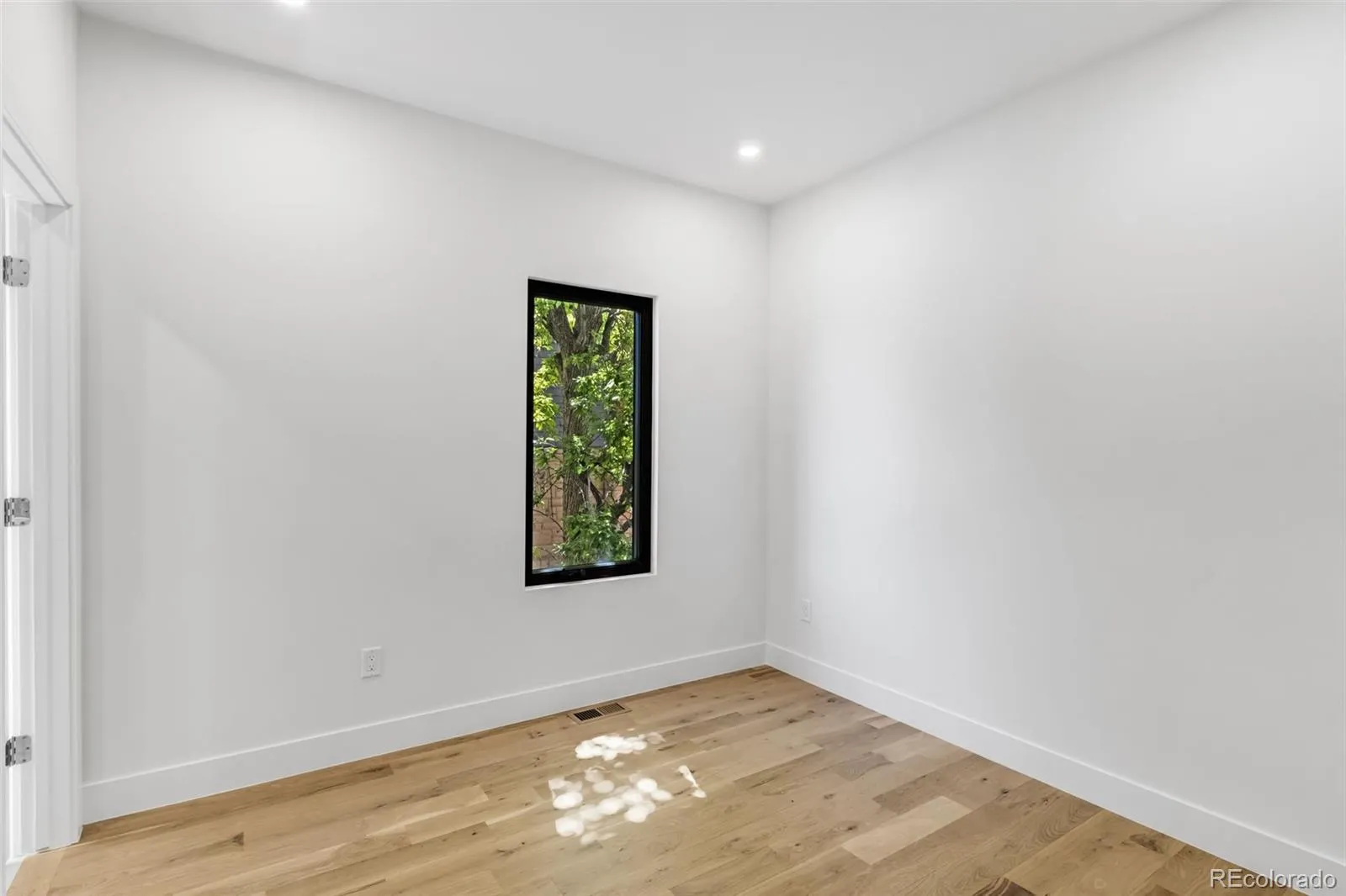 1446 Stuart Street Denver CO 80204 MLS #REC6349220 05192026202929 1600 17