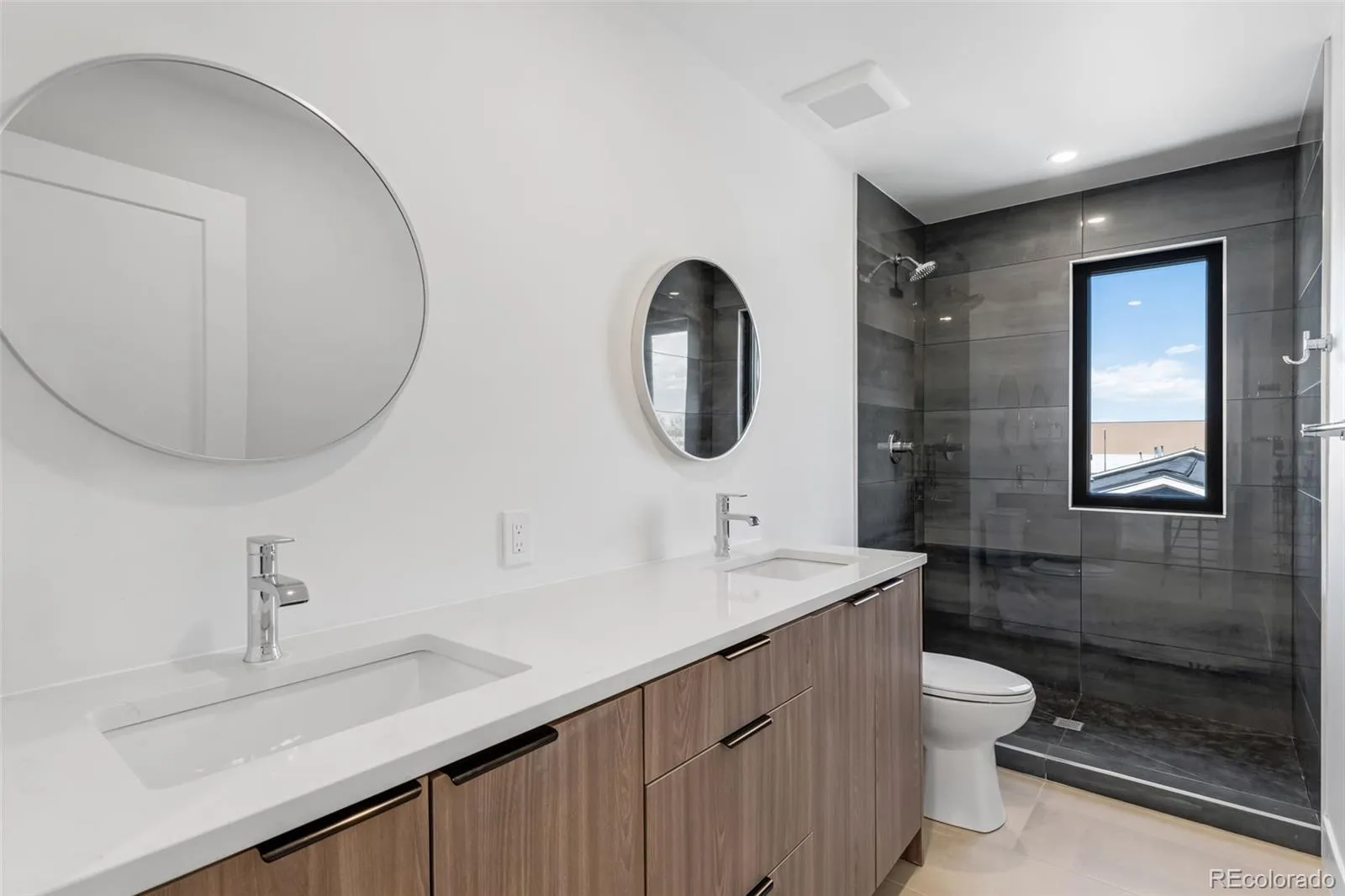 1446 Stuart Street Denver CO 80204 MLS #REC6349220 05192026202929 1600 21