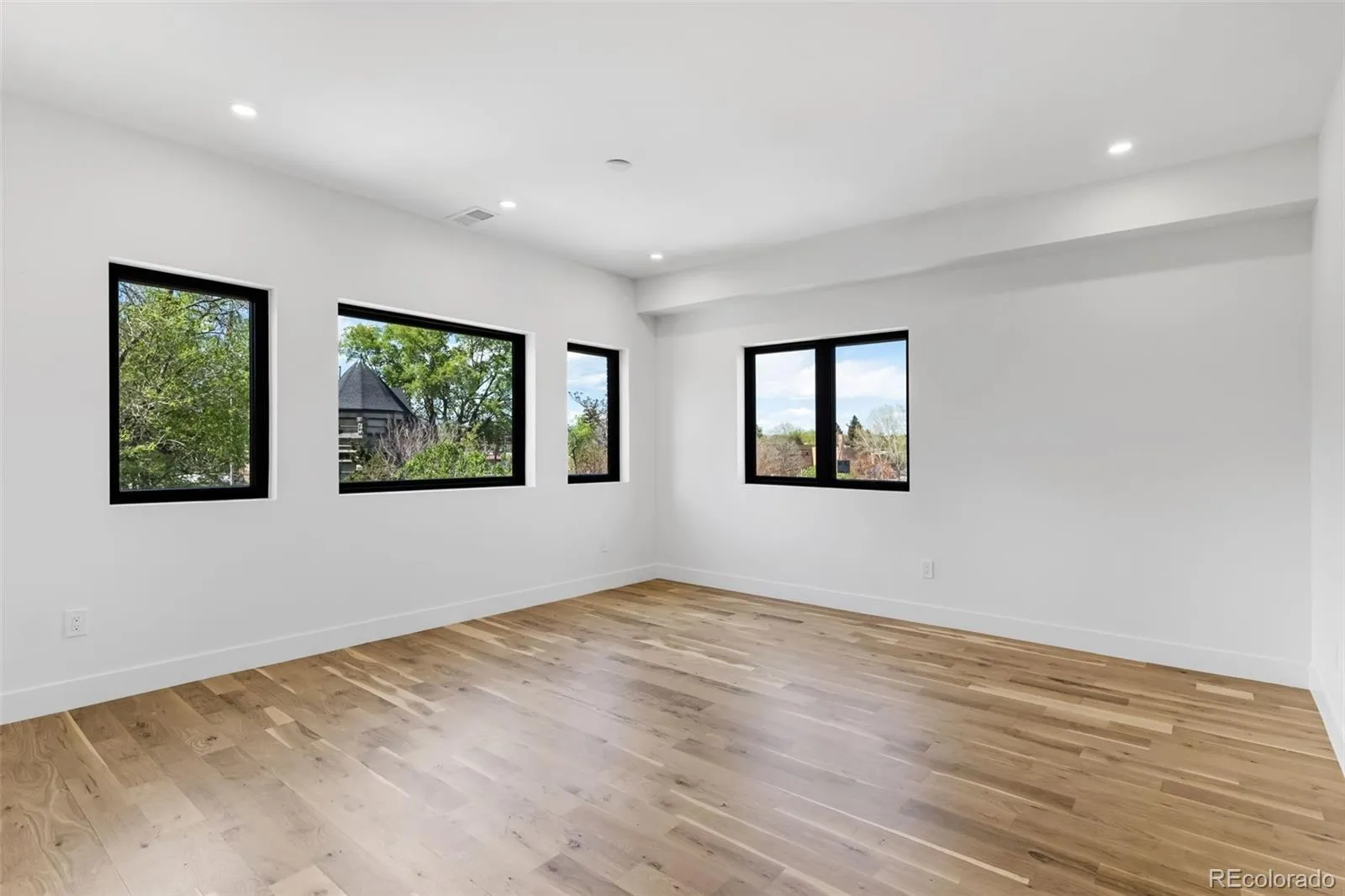 1446 Stuart Street Denver CO 80204 MLS #REC6349220 05192026202929 1600 22