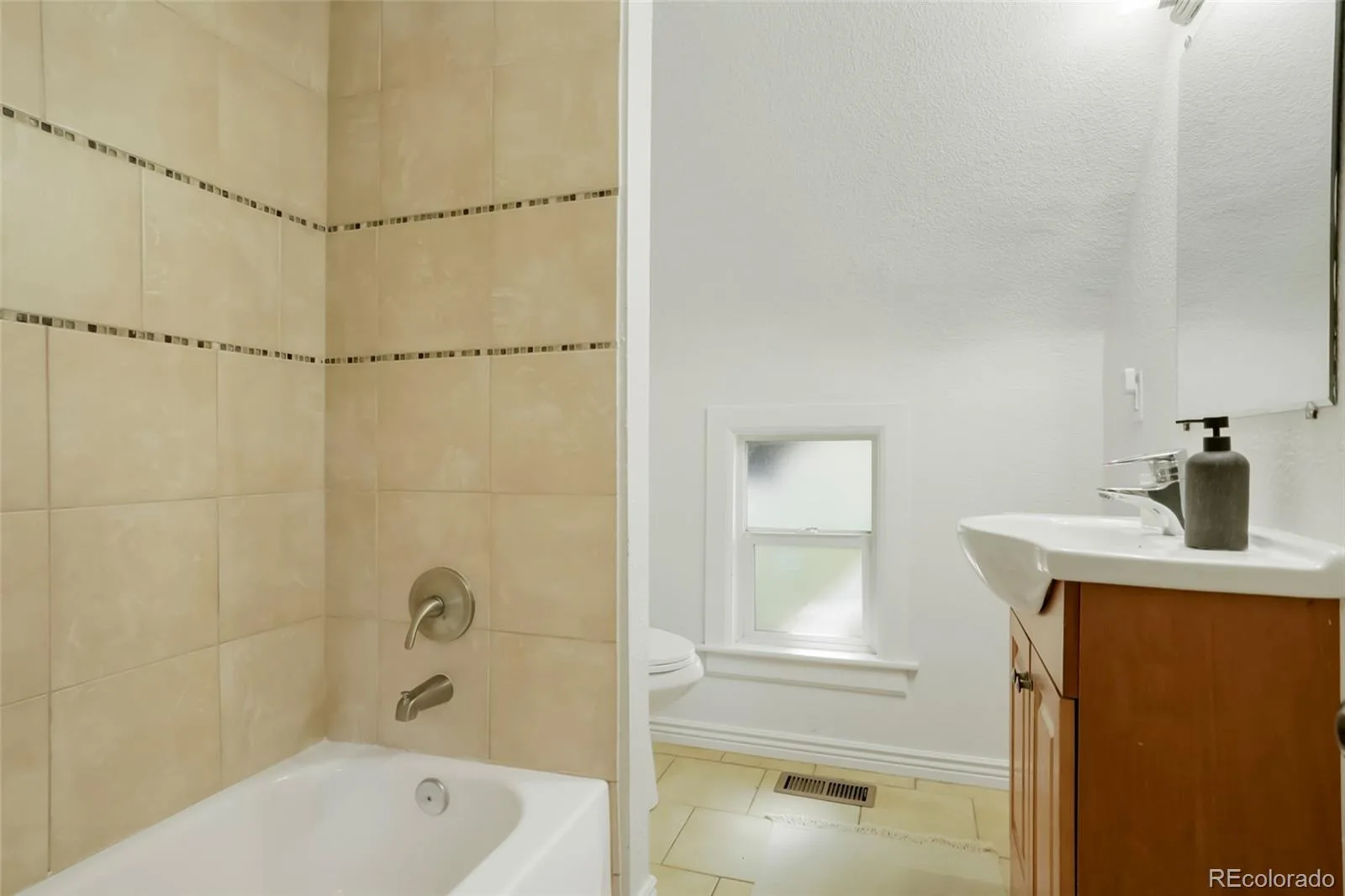 3037 N High Street Denver CO 80205 | MLS #REC6349551 09222026110932 1600 24