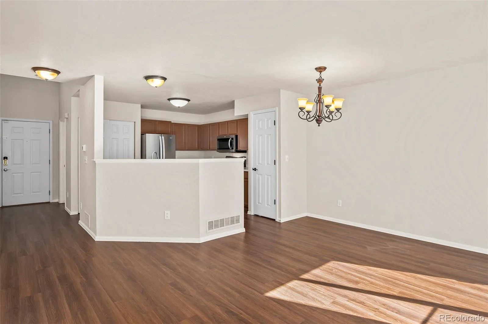 1127 S Ventura Circle #C Aurora CO 80017 MLS #REC6350147 05182026182050 1600 4