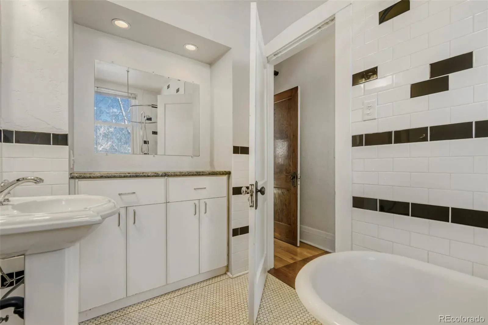 03192026205945 1600 20