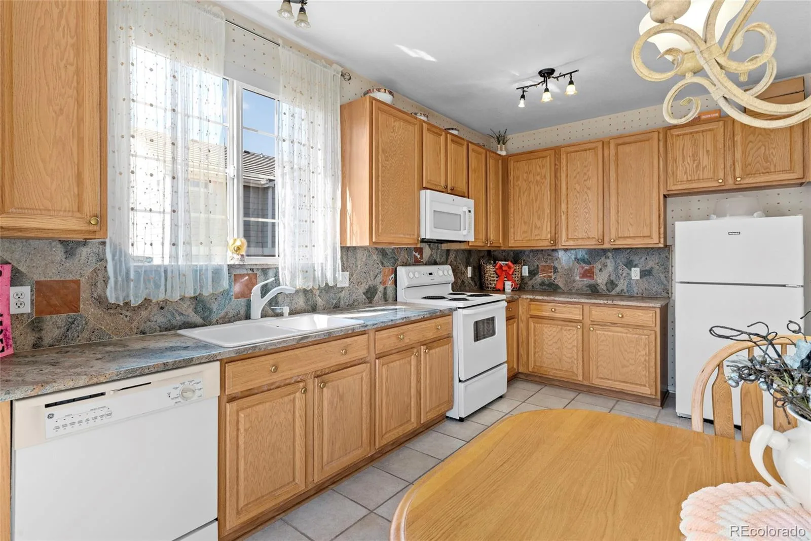 18531 E Vassar Drive Aurora CO 80013 | MLS #REC6354783 08152026020549 1600 10