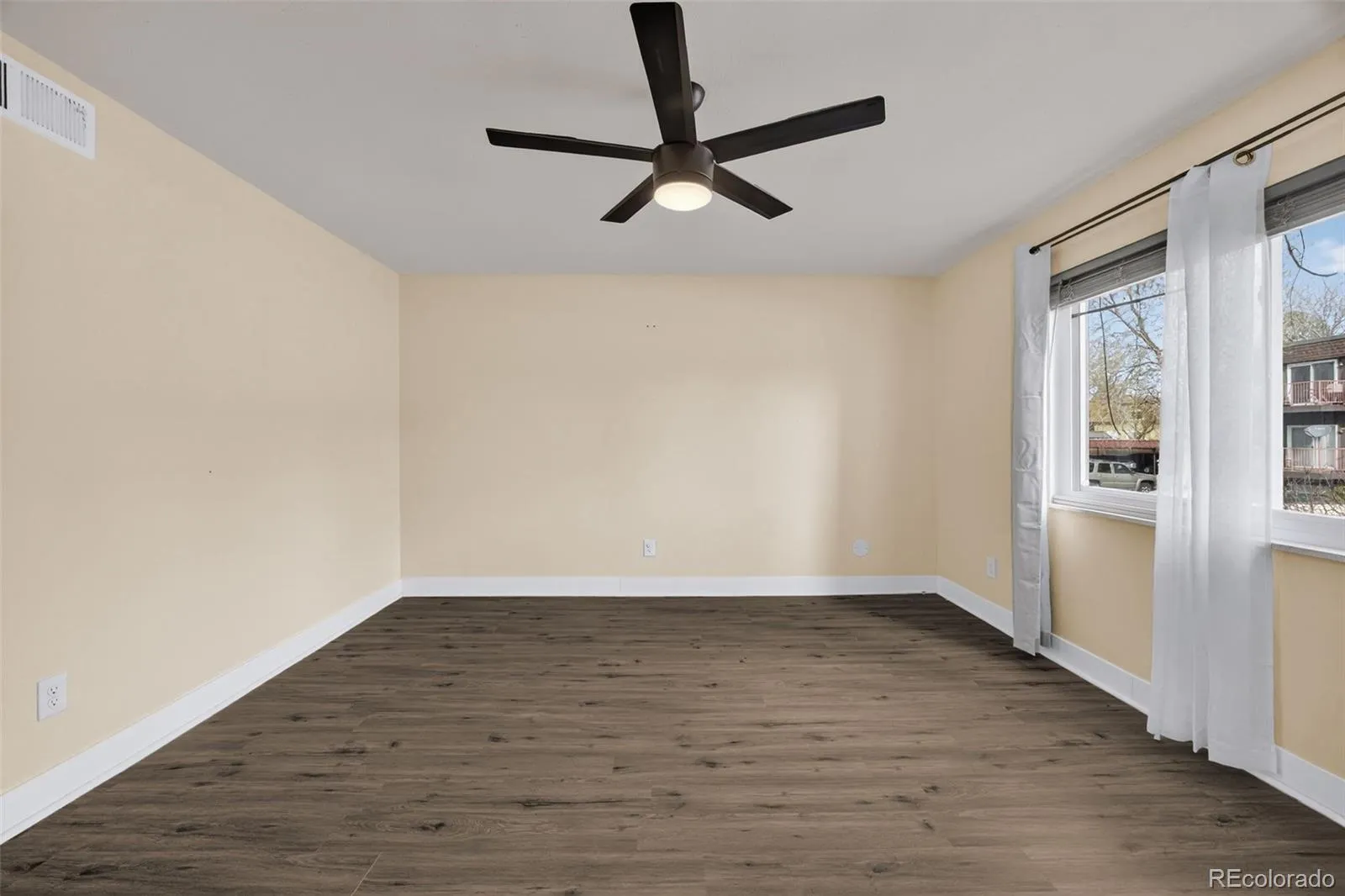 7755 E Quincy Avenue #203A2 Denver CO 80237 MLS #REC6355642 04012026165949 1600 17