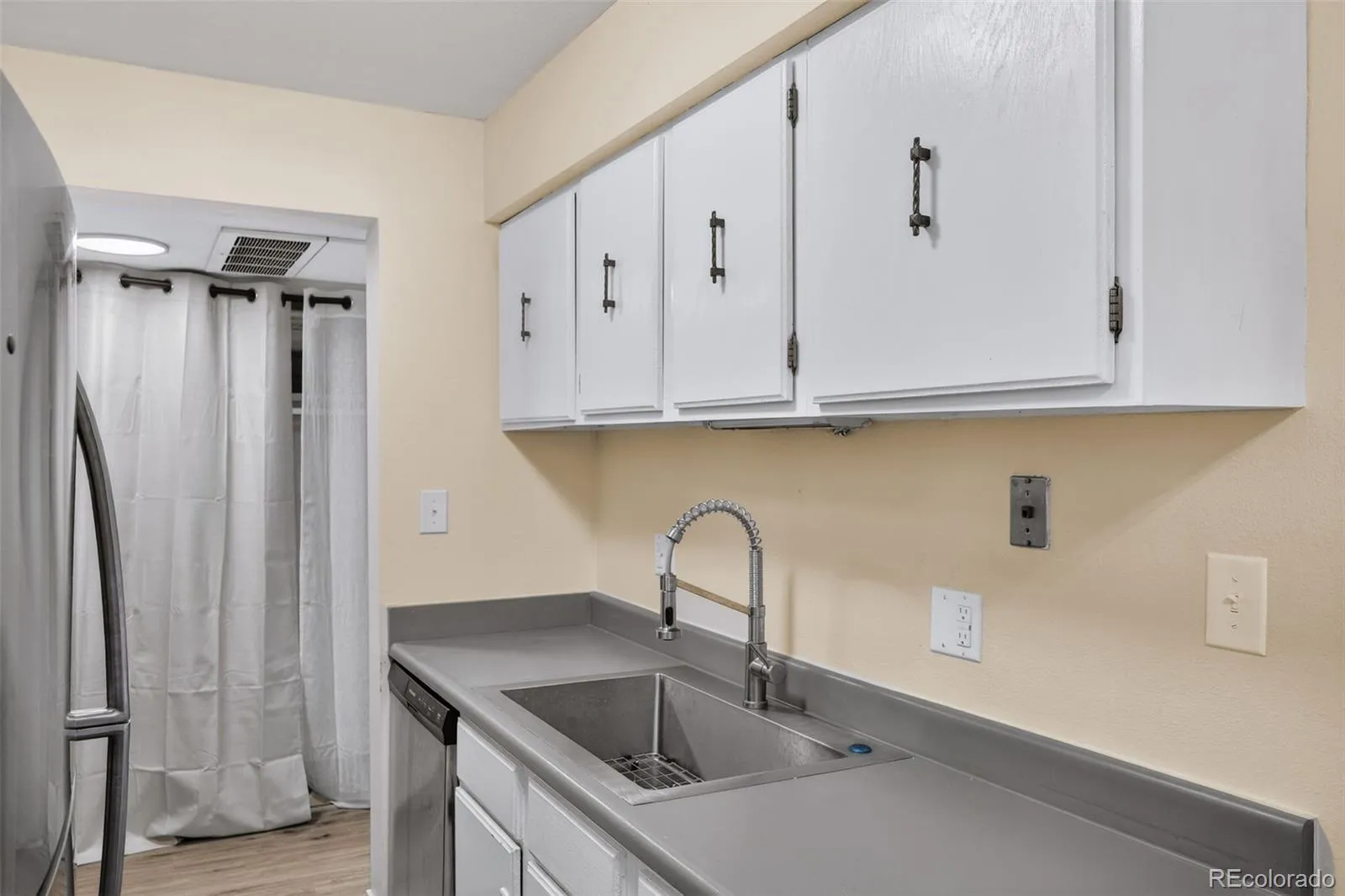 7755 E Quincy Avenue #203A2 Denver CO 80237 MLS #REC6355642 04012026165949 1600 8