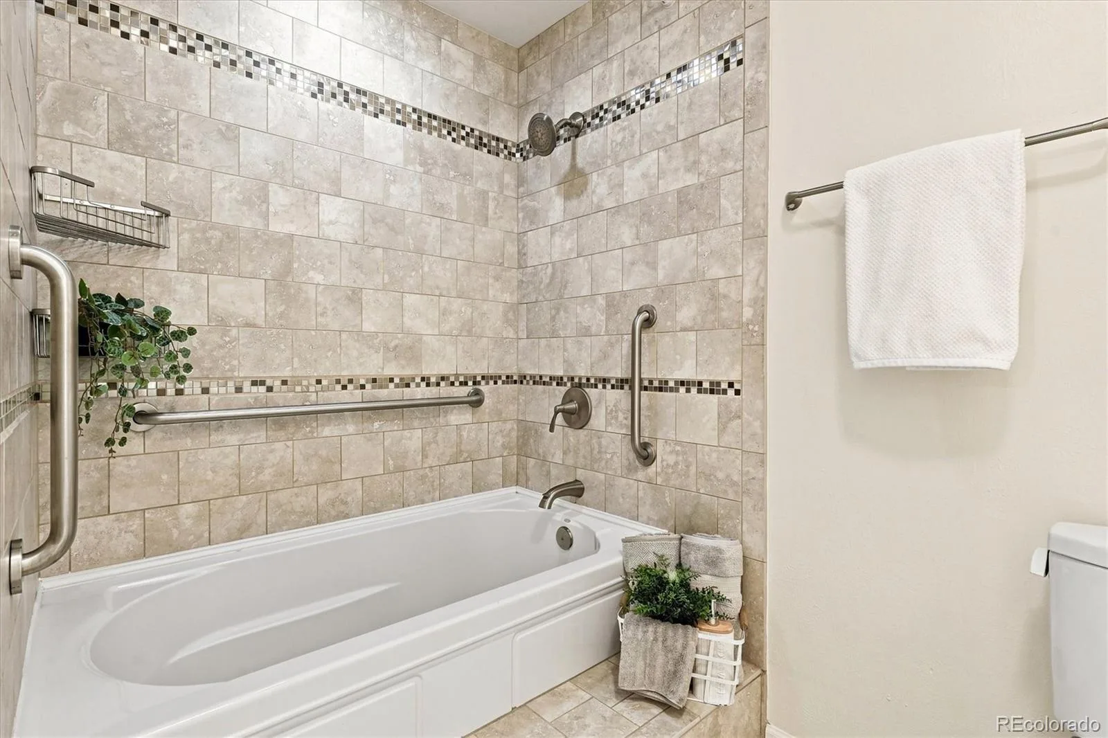 6356 S Glencoe Court Centennial CO 80121 | MLS #REC6356409 08172026164804 1600 28