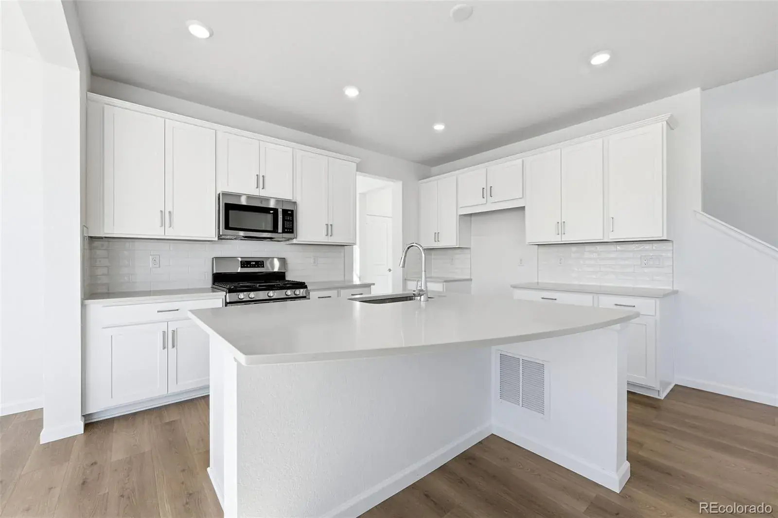 11192025011359 1600 9