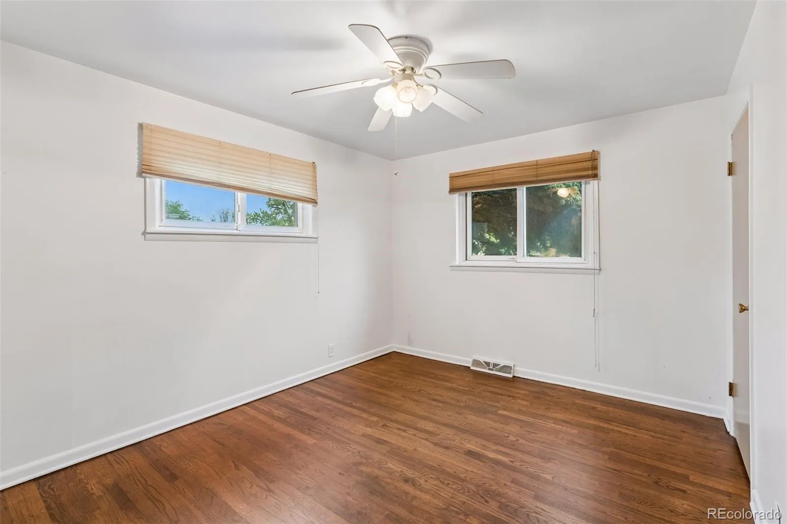 3225 W Chenango Avenue Englewood CO 80110 MLS #REC6361332 05222026221527 1600 17