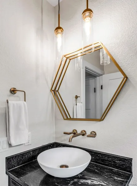 04172026060618 800 21