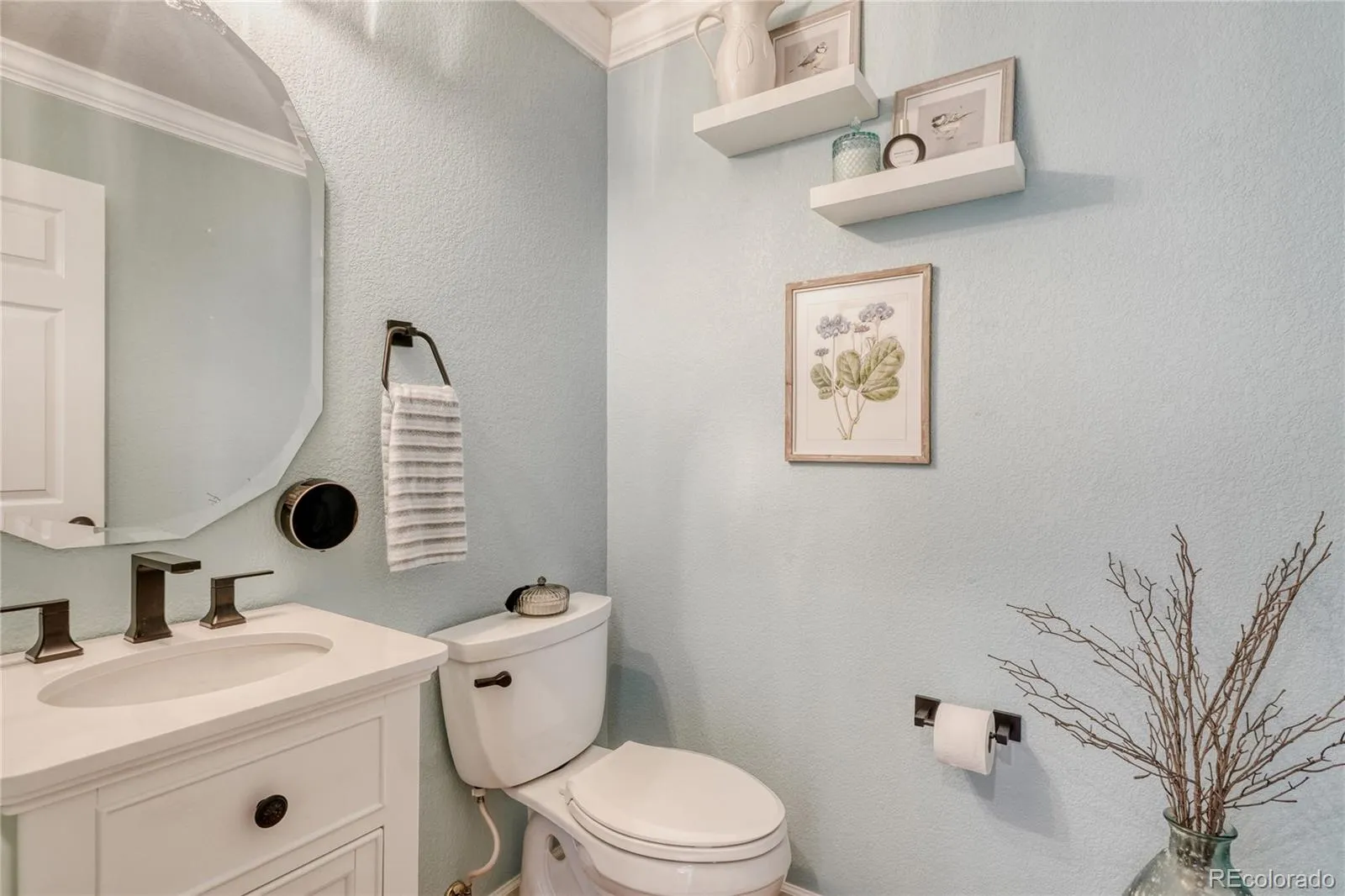 19548 E Powers Place Aurora CO 80015 MLS #REC6363192 04262026132045 1600 13