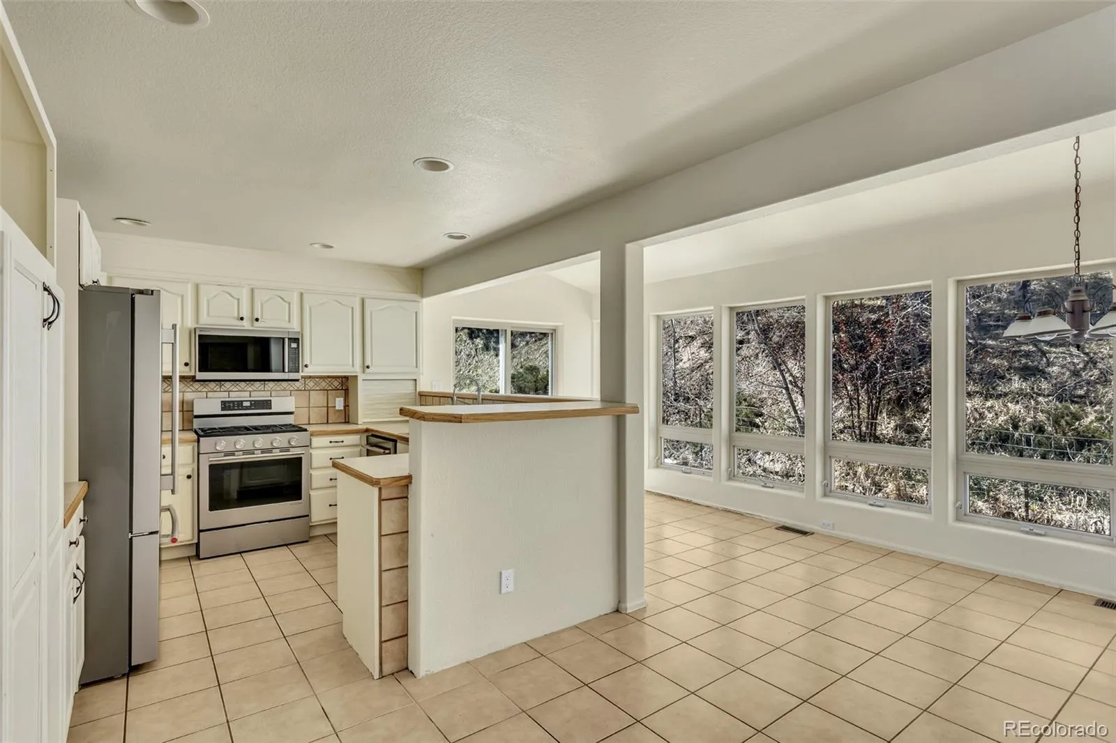 12183 Arnett Ranch Road Littleton CO 80127 | MLS #REC6369063 05162026041016 1600 6