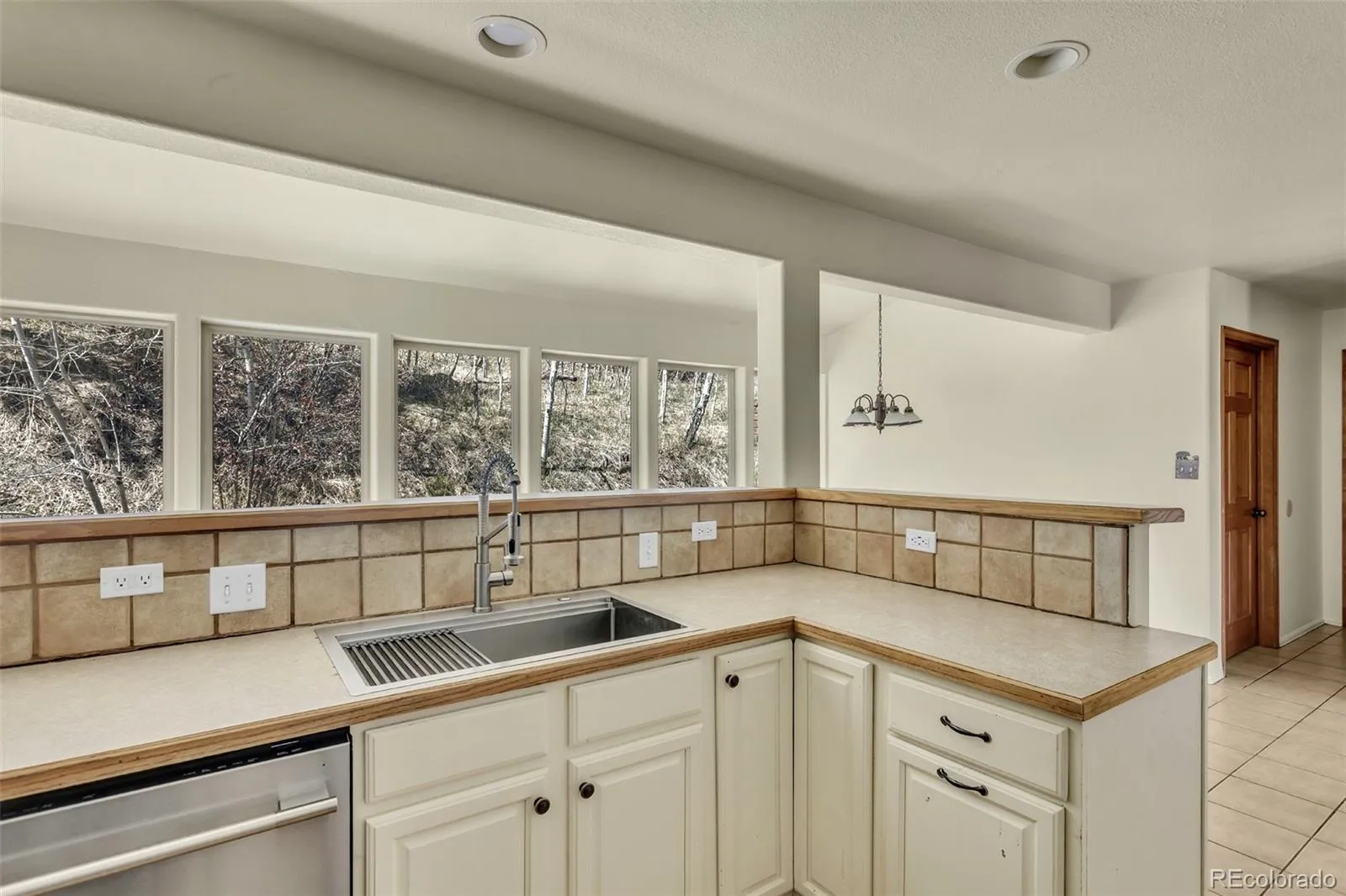 12183 Arnett Ranch Road Littleton CO 80127 | MLS #REC6369063 05162026041016 1600 9