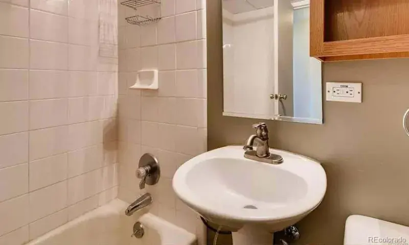 2225 Buchtel Boulevard #301 Denver CO 80210 MLS #REC6369227 01022026183803 800 7
