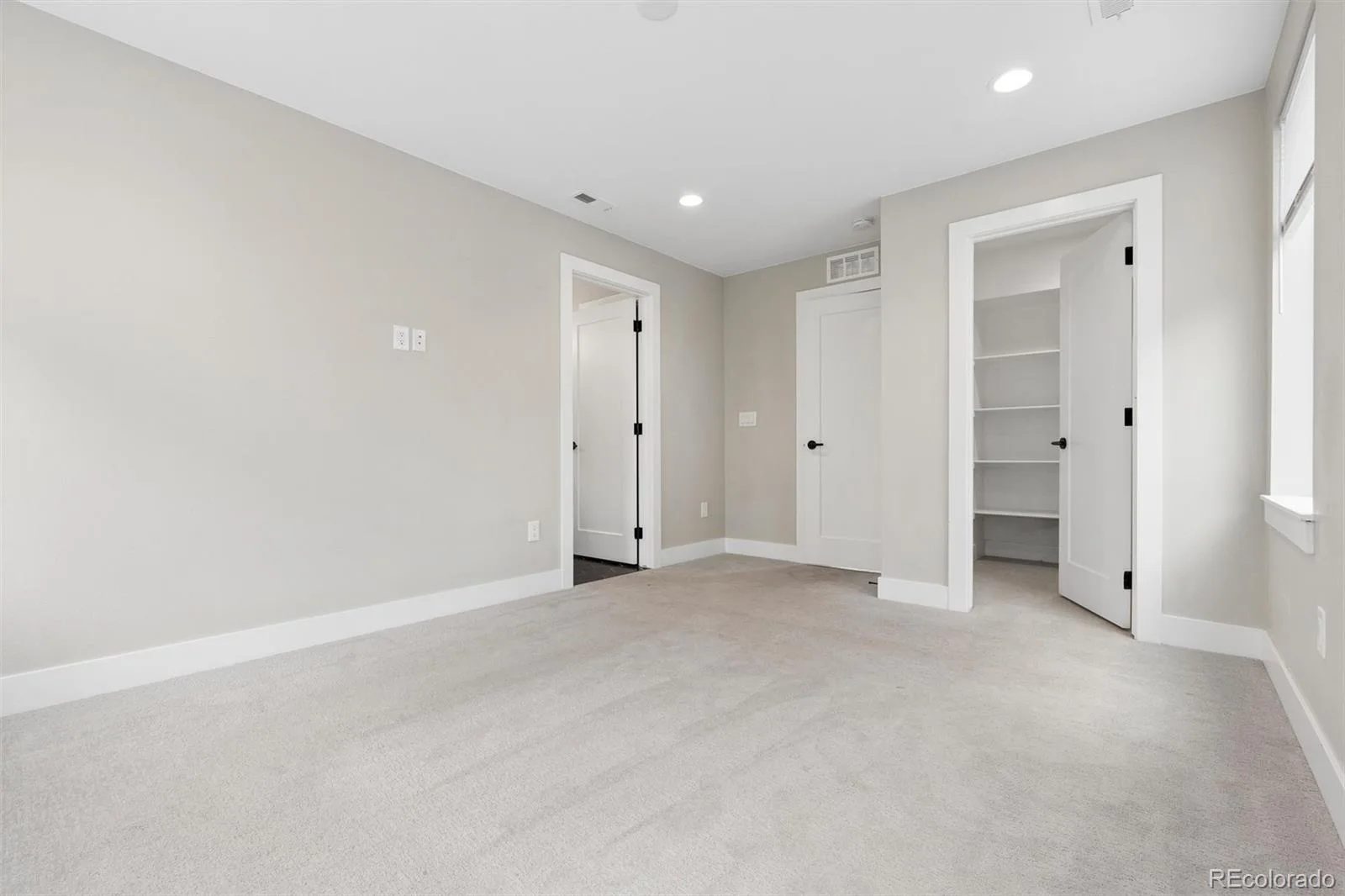 2147 S Bellaire Street Denver CO 80222 MLS #REC6371673 06252026224439 1600 14