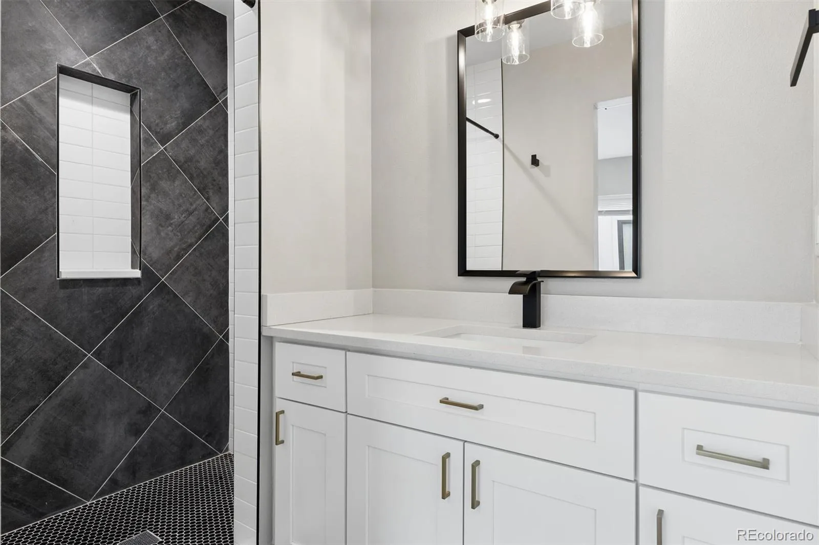 2147 S Bellaire Street Denver CO 80222 MLS #REC6371673 06252026224439 1600 23