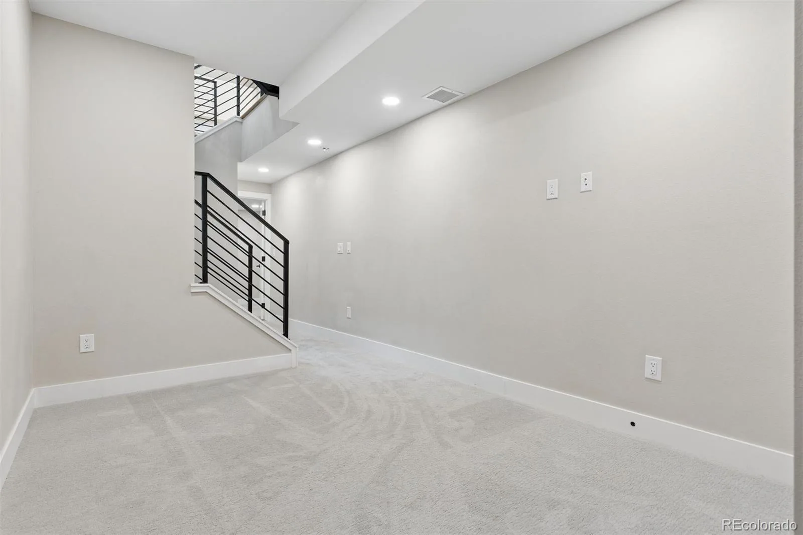 2147 S Bellaire Street Denver CO 80222 MLS #REC6371673 06252026224439 1600 26