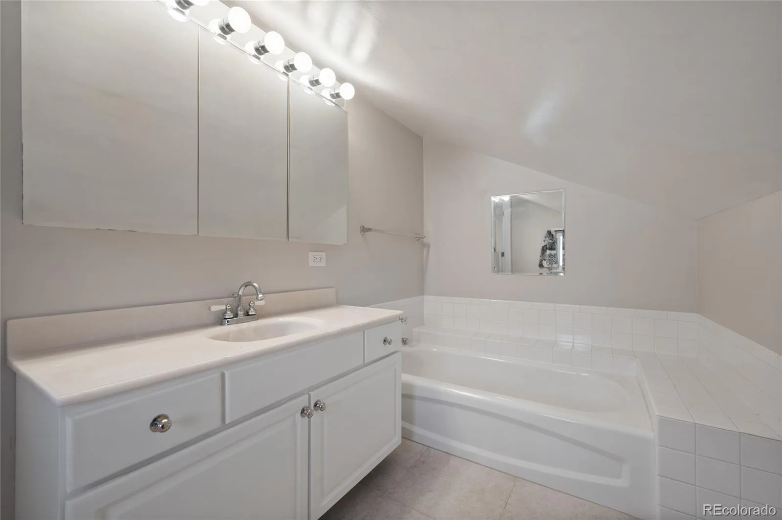 1423 S University Boulevard Denver CO 80210 MLS #REC6374063 06232026000857 1600 23