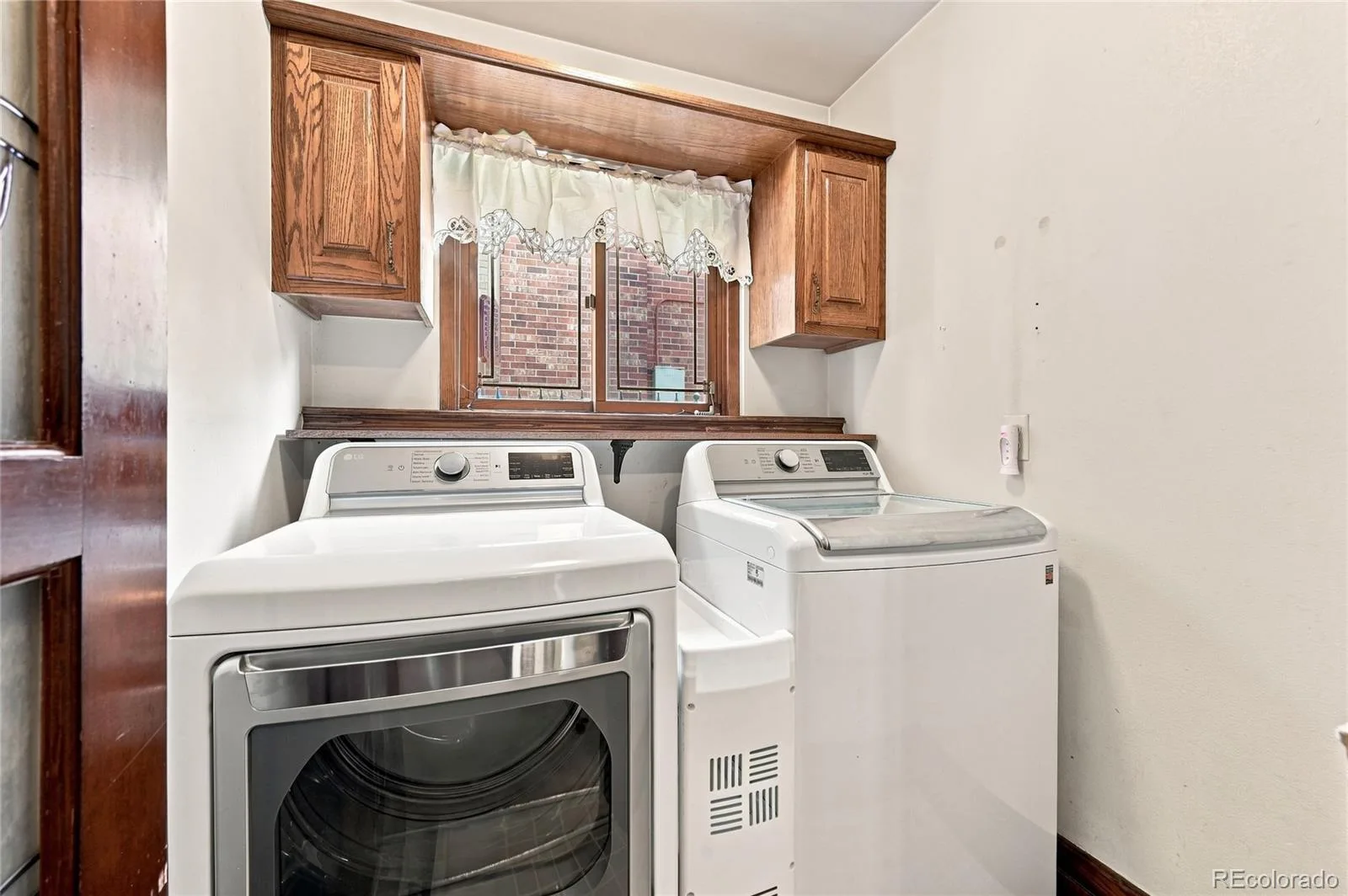 2411 E Cedar Avenue Denver CO 80209 | MLS #REC6375094 08252026174508 1600 19
