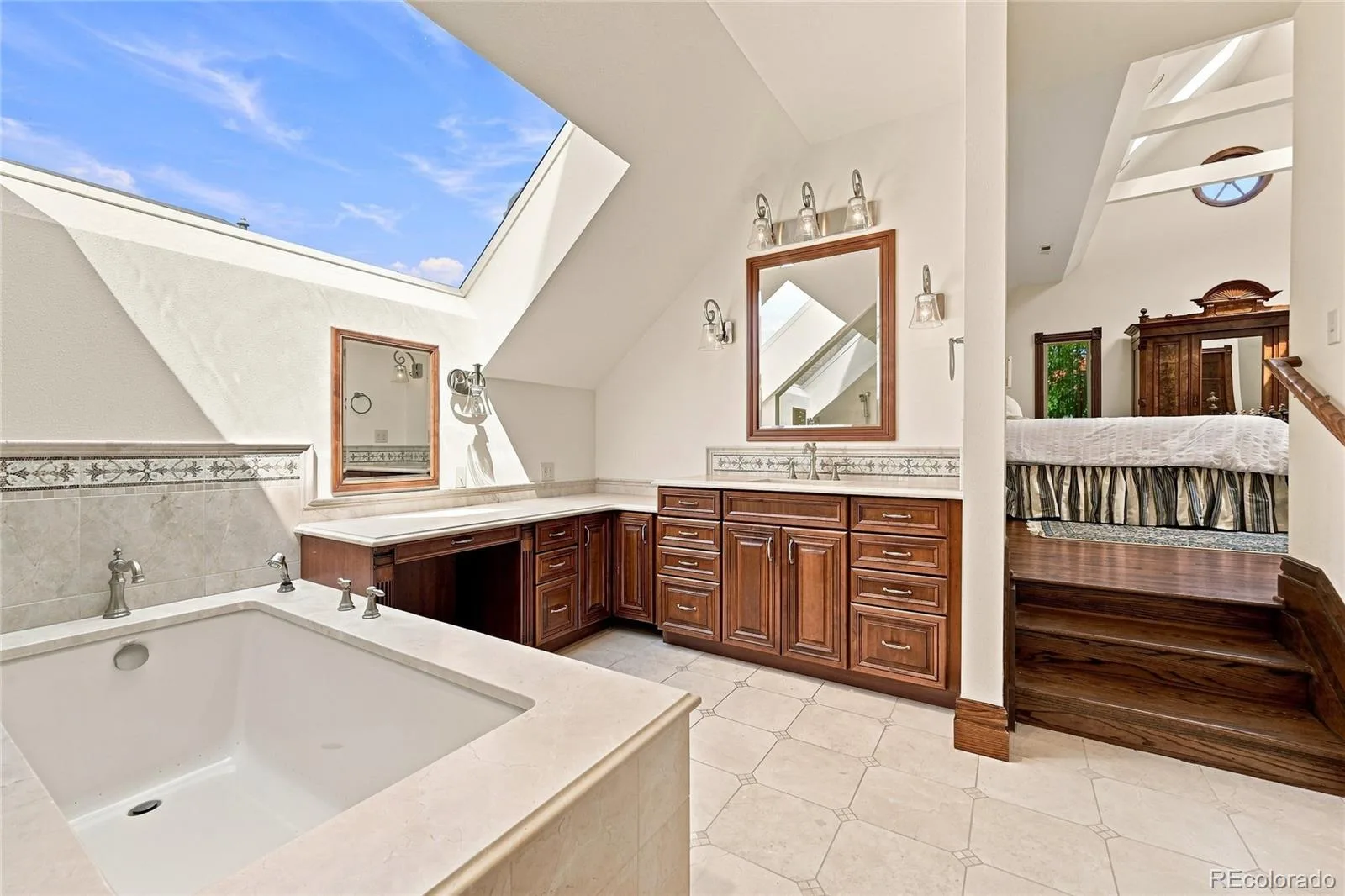 2411 E Cedar Avenue Denver CO 80209 | MLS #REC6375094 08252026174508 1600 28