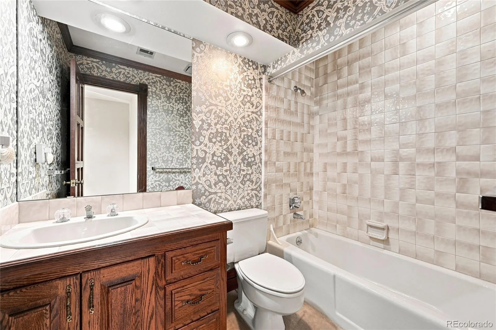 2411 E Cedar Avenue Denver CO 80209 | MLS #REC6375094 08252026174508 1600 32