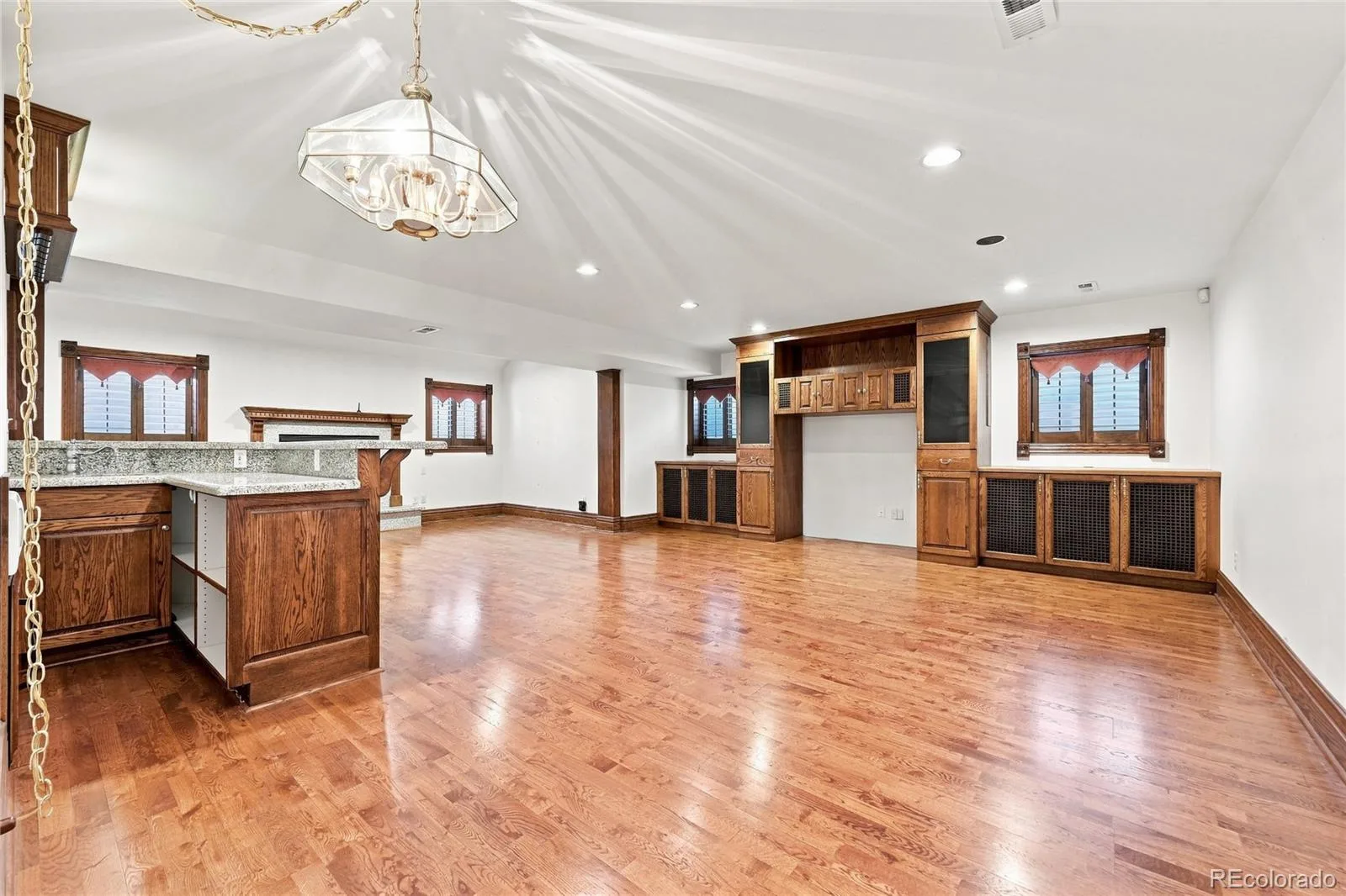 2411 E Cedar Avenue Denver CO 80209 | MLS #REC6375094 08252026174508 1600 33