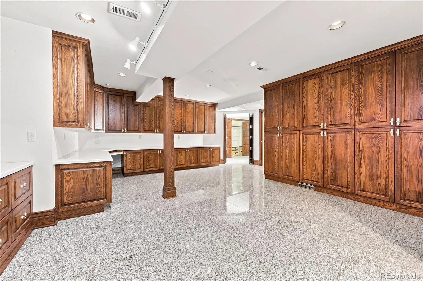 2411 E Cedar Avenue Denver CO 80209 | MLS #REC6375094 08252026174508 1600 35