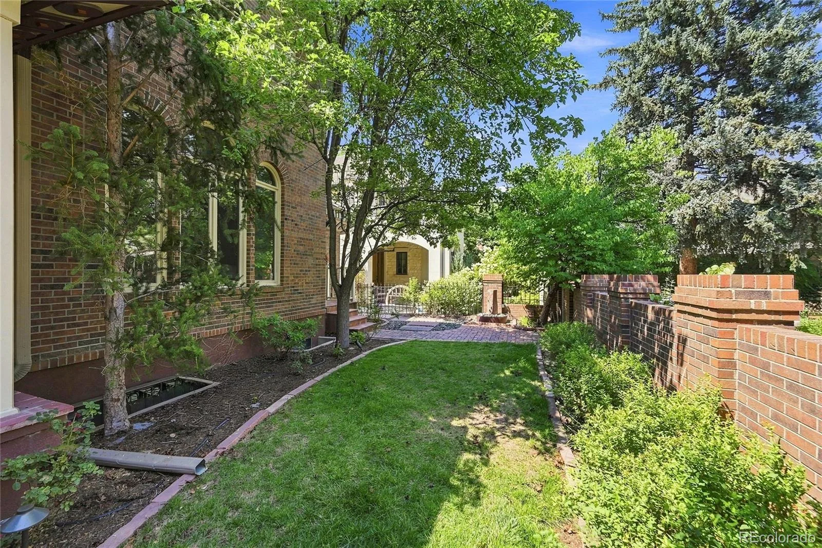 2411 E Cedar Avenue Denver CO 80209 | MLS #REC6375094 08252026174508 1600 40
