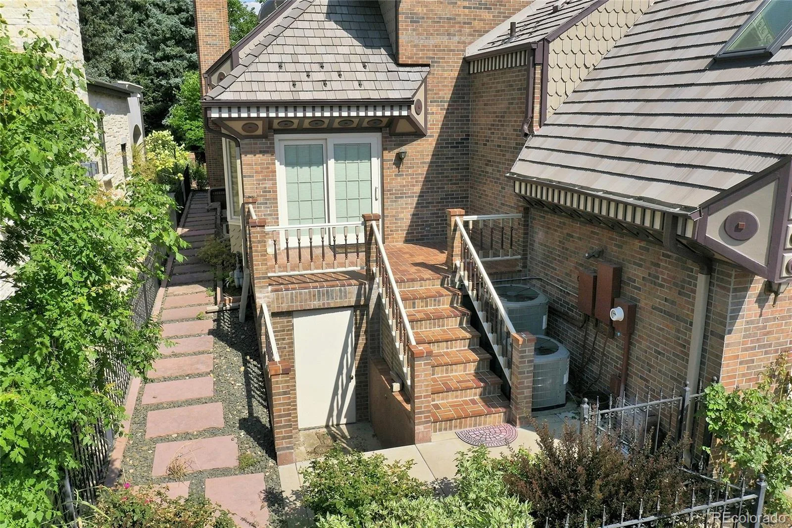 2411 E Cedar Avenue Denver CO 80209 | MLS #REC6375094 08252026174508 1600 41