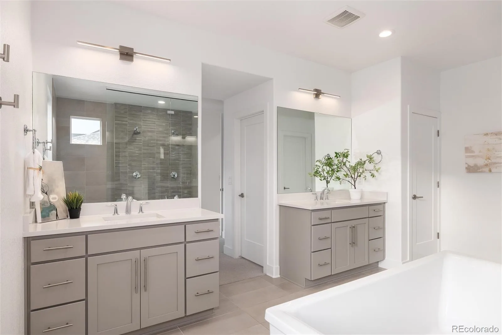 6689 S Vandriver Way Aurora CO 80016 MLS #REC6375104 06102026164414 1600 31