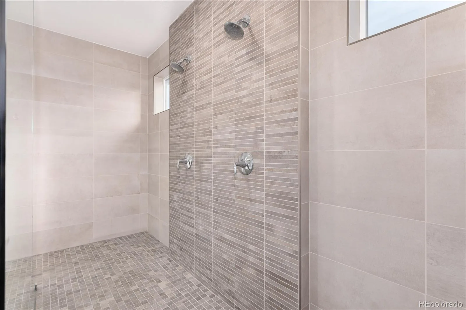 6689 S Vandriver Way Aurora CO 80016 MLS #REC6375104 06102026164414 1600 33