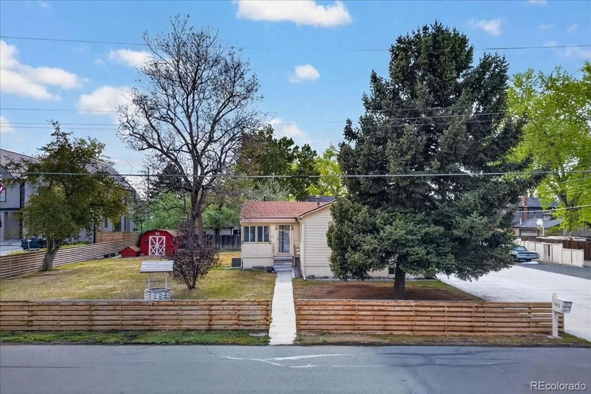 961 Kendall Street Lakewood CO 80214 MLS #REC6383616 05112026184028 1200 1