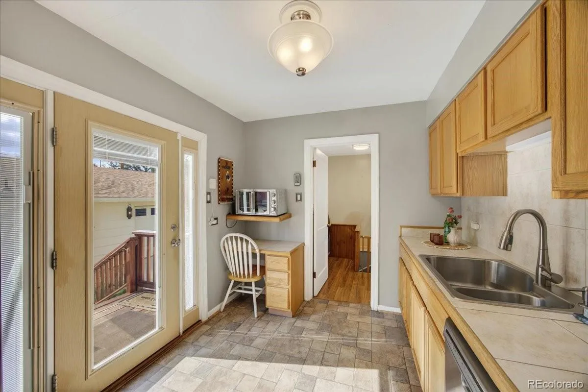 961 Kendall Street Lakewood CO 80214 MLS #REC6383616 05112026184028 1200 11