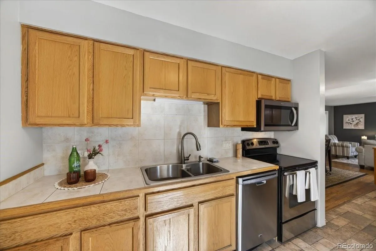 961 Kendall Street Lakewood CO 80214 MLS #REC6383616 05112026184028 1200 12