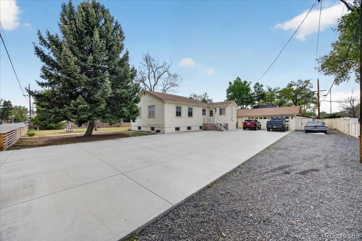 961 Kendall Street Lakewood CO 80214 MLS #REC6383616 05112026184028 1200 2
