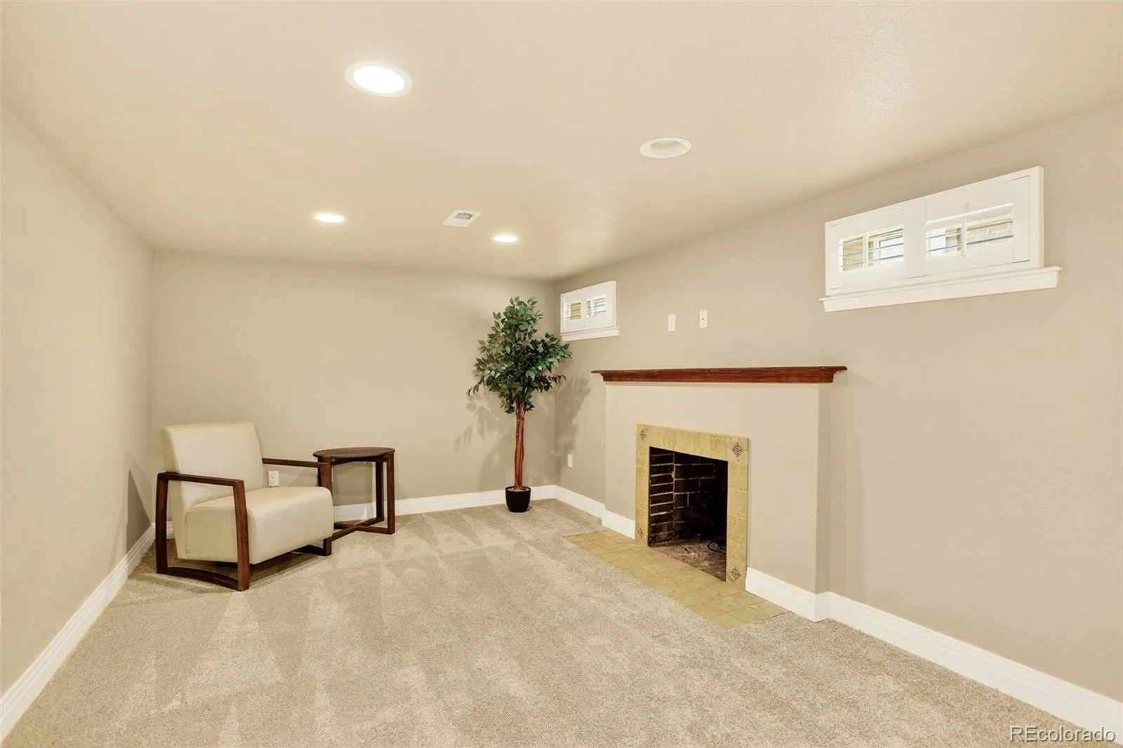 2955 Ash Street Denver CO 80207 MLS #REC6386179 05132026042307 1600 17