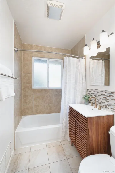 246 Lansing Street Aurora CO 80010 | MLS #REC6387282 08122026212741 800 21