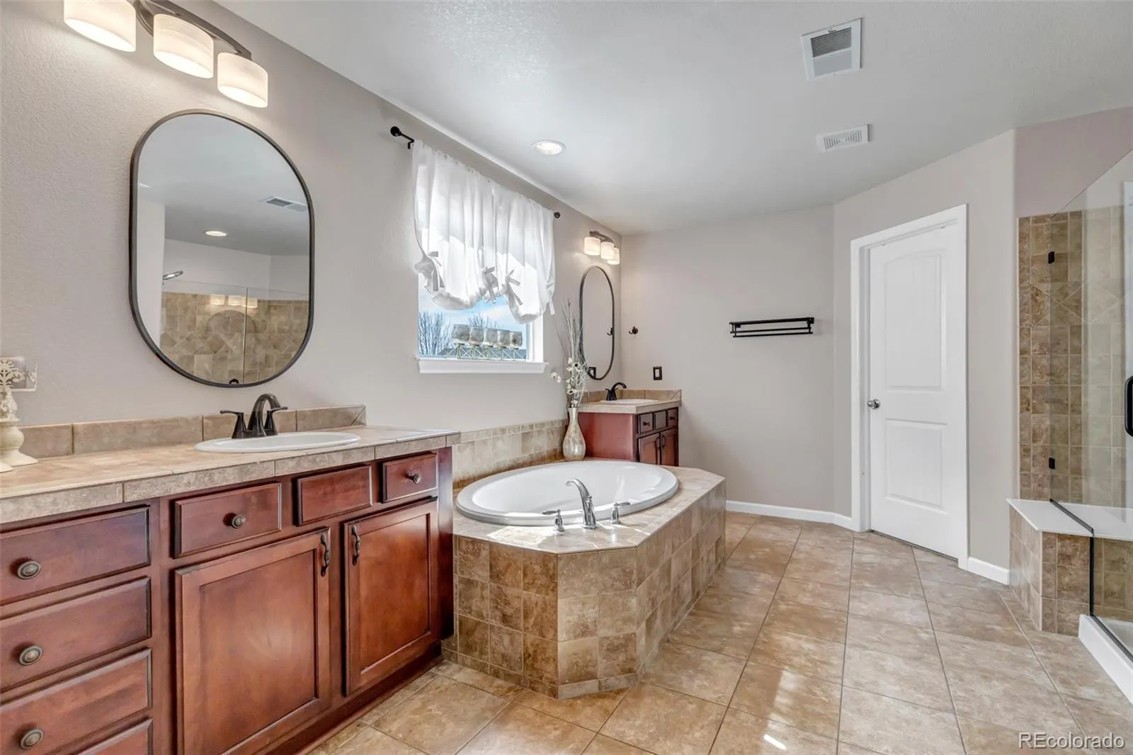 25150 E Ottawa Drive Aurora CO 80016 MLS #REC6388433 05072026163123 1600 23