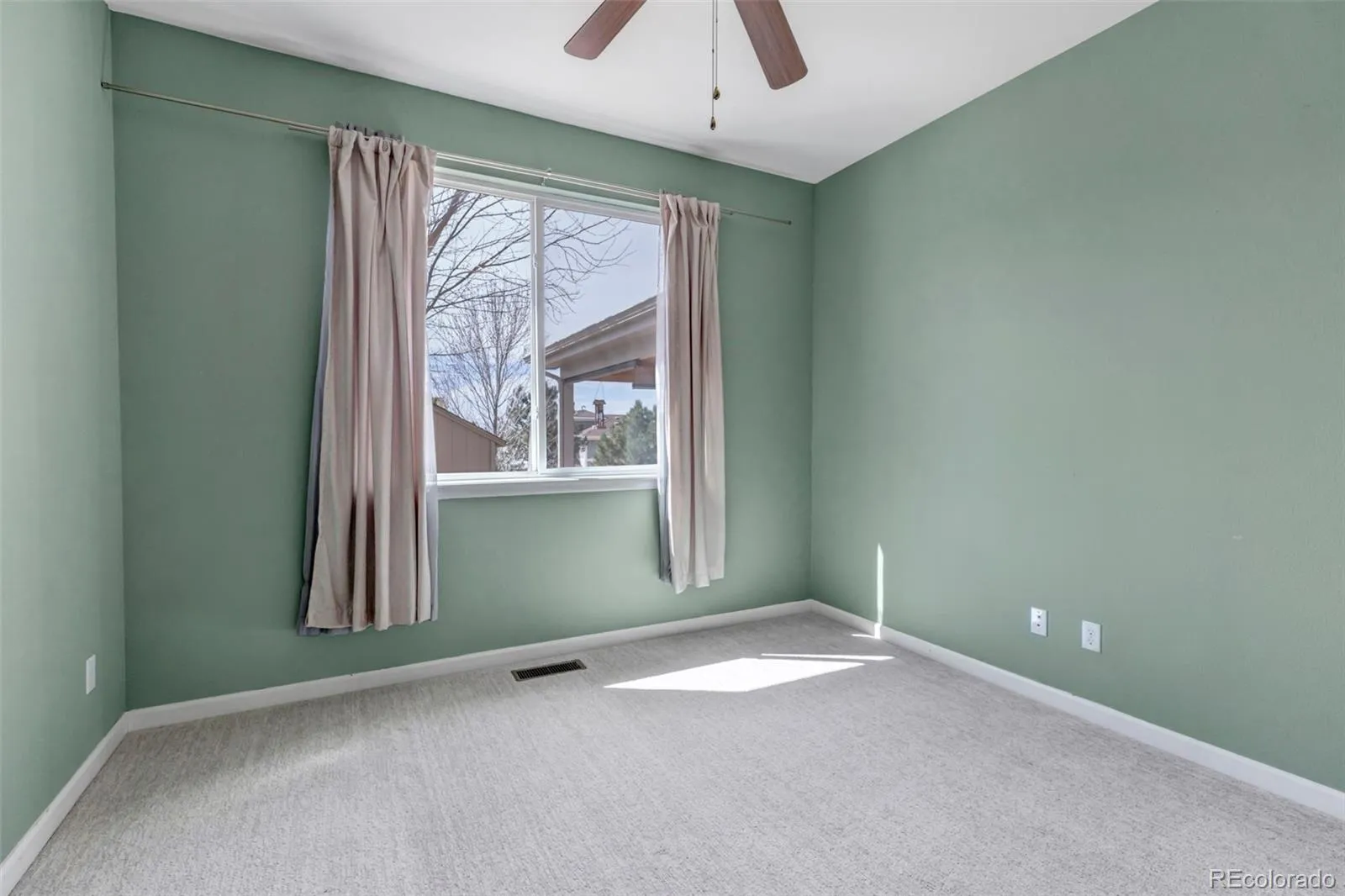 25150 E Ottawa Drive Aurora CO 80016 MLS #REC6388433 05072026163123 1600 32