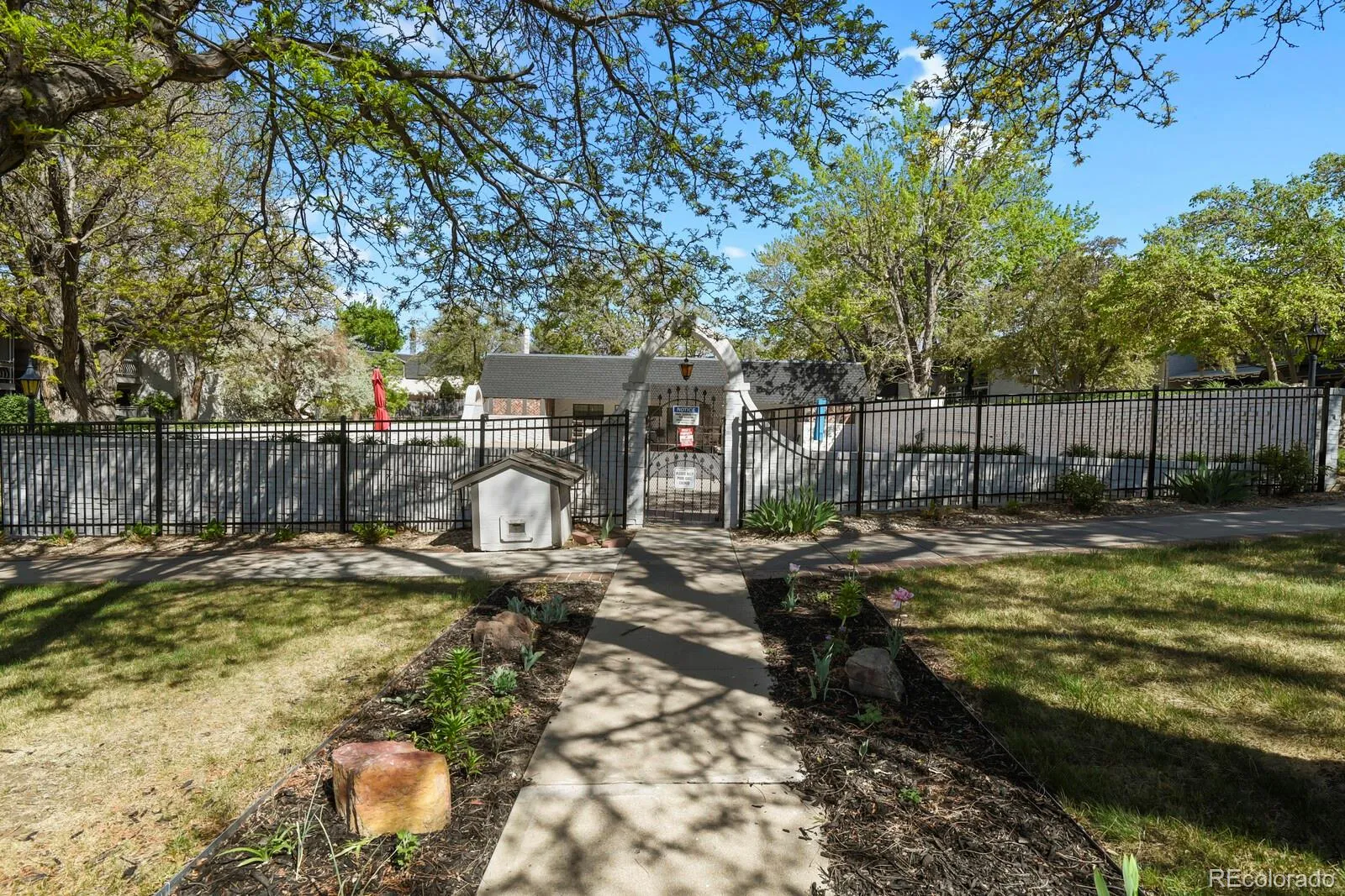 5751 E Ithaca Place #4 Denver CO 80237 MLS #REC6389031 04212026174918 1600 36